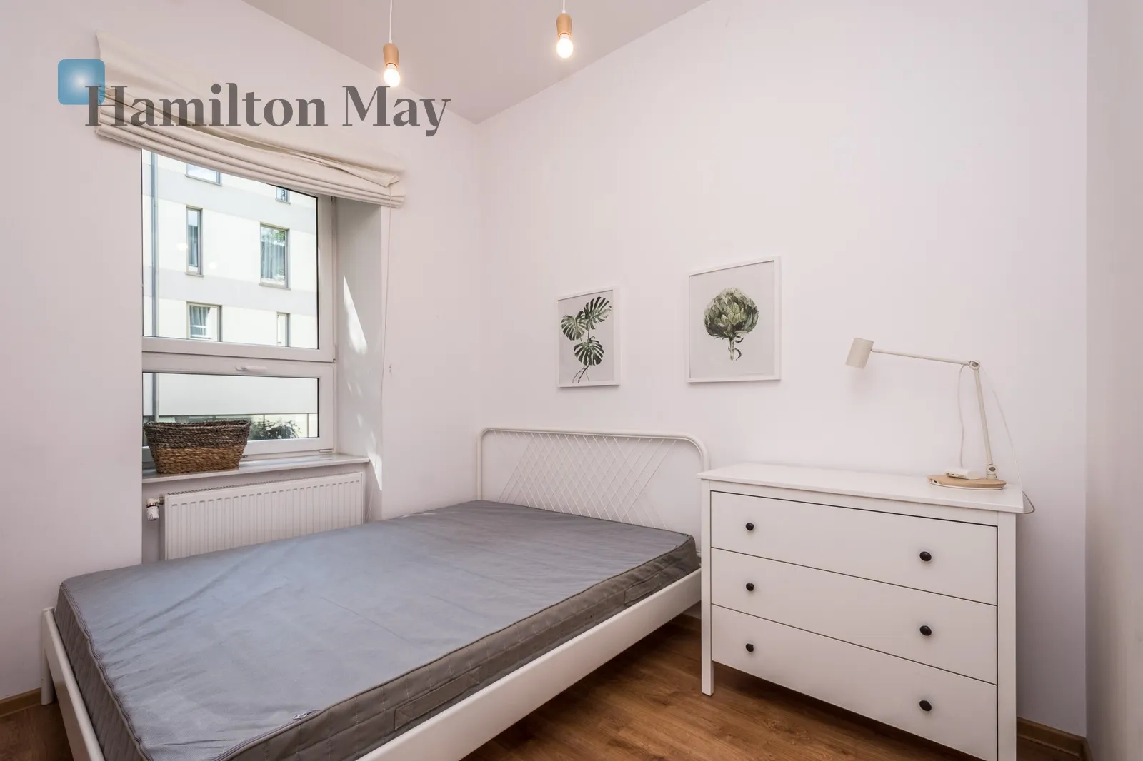 Distance to centre: 0.6 km Level: 1 Price: 4500 PLN Bedrooms: 3 Bathrooms: 1 - slider