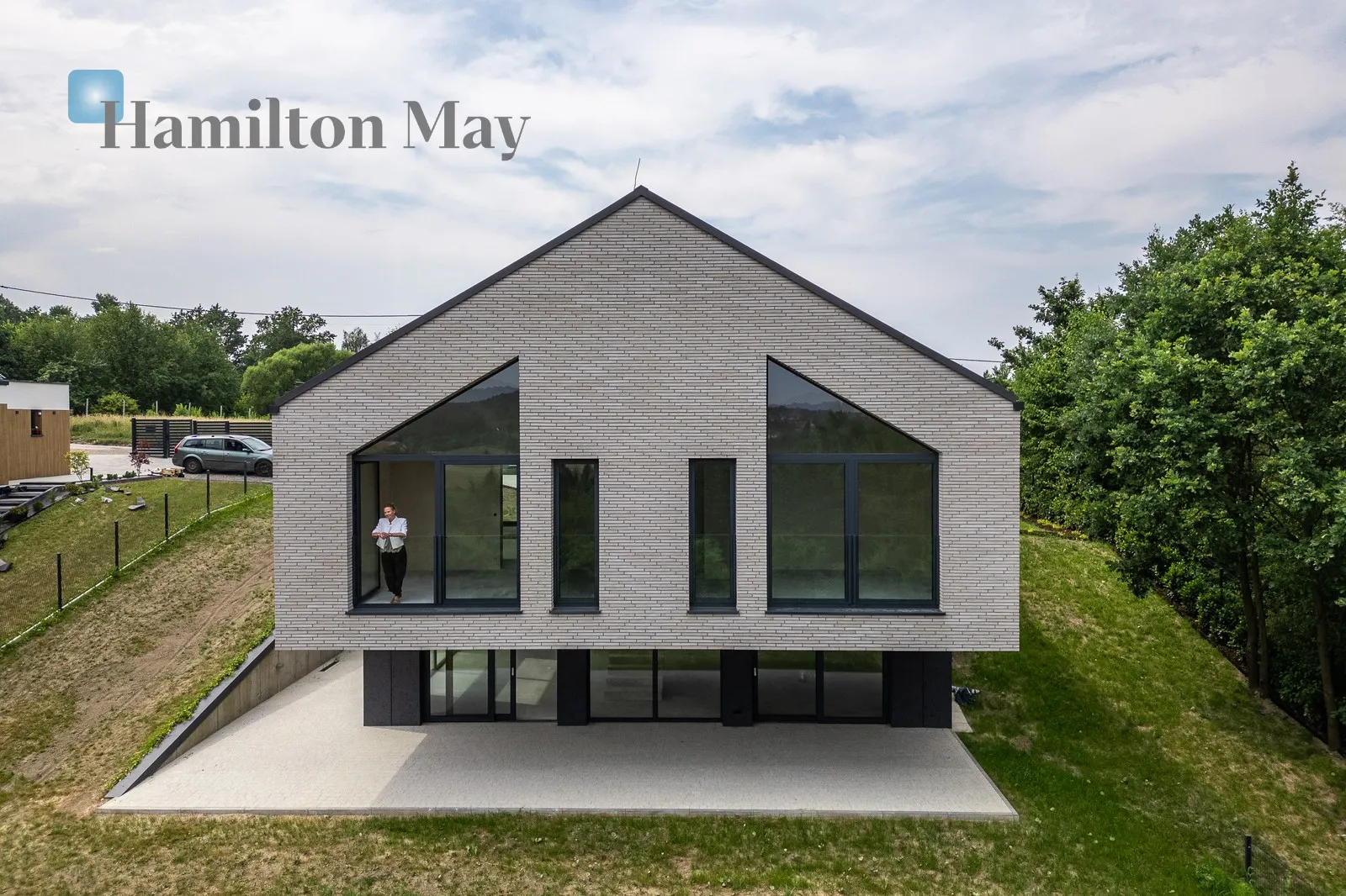 Street: Ostra Góra  Region: Wola Radziszowska Price: 3650000 PLN Bedrooms: 4 Bathrooms: 3 Plot size: 5500m2 - slider