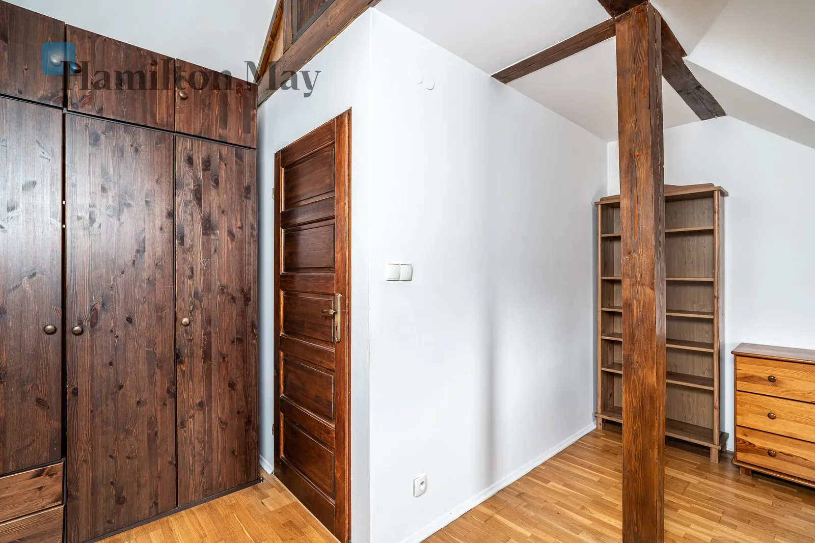 Region: Swoszowice Distance to centre: 7.77 km Level: 1 Price: 5500 PLN Bedrooms: 3 - slider