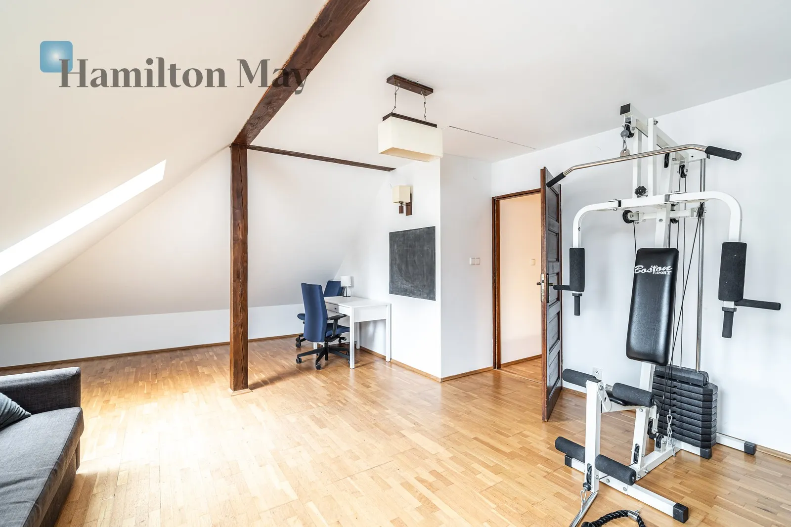 Region: Swoszowice Distance to centre: 7.77 km Level: 1 Price: 5500 PLN Bedrooms: 3 Bathrooms: 2 - slider