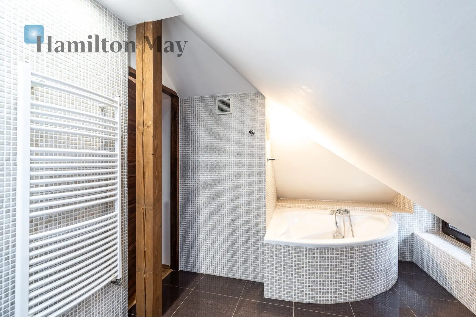 Level: 1 Price: 5500 PLN Bedrooms: 3 Bathrooms: 2 Size: 108m2 - slider