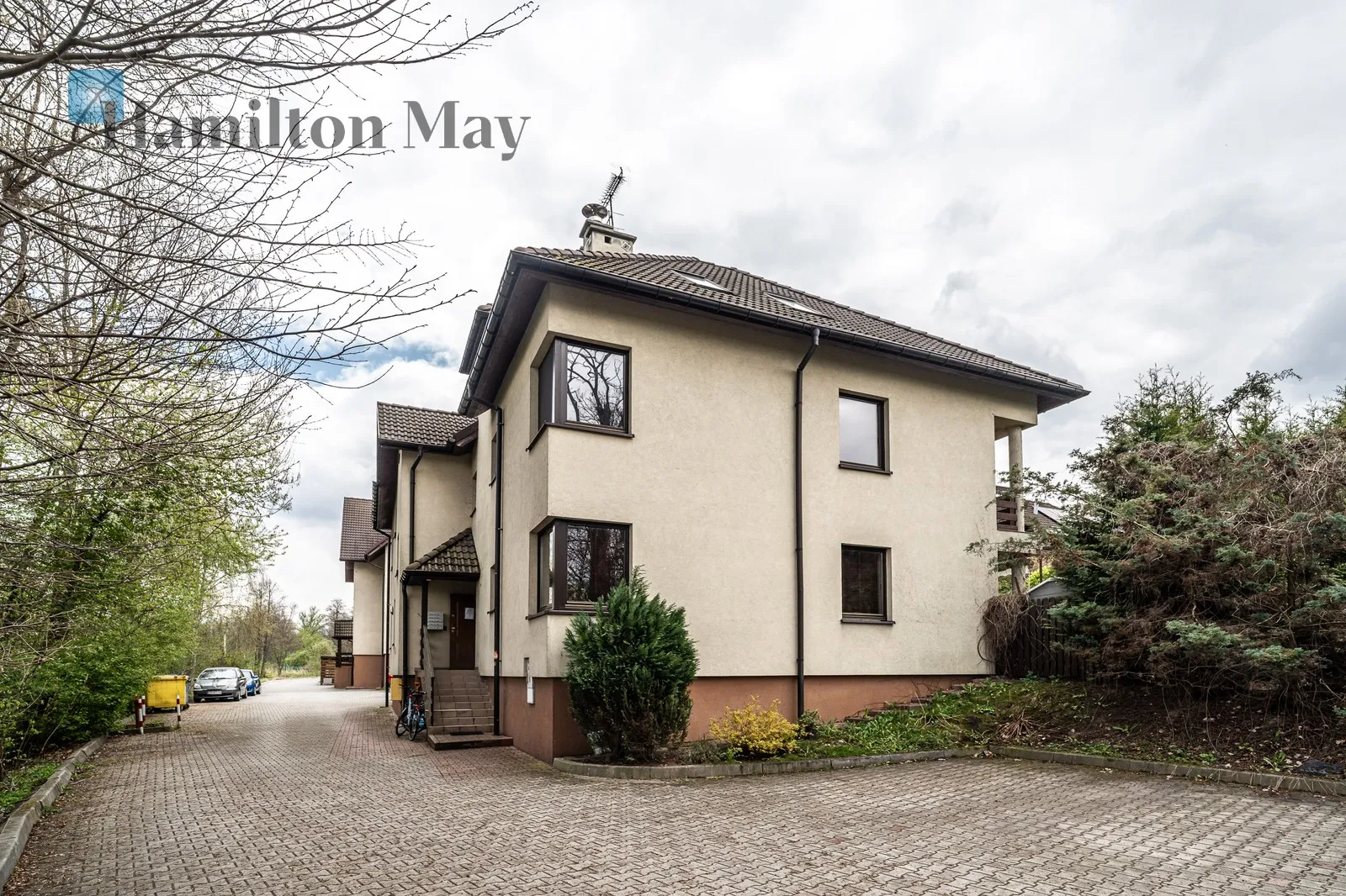 Price: 5500 PLN Bedrooms: 3 Bathrooms: 2 Size: 108m2 - slider