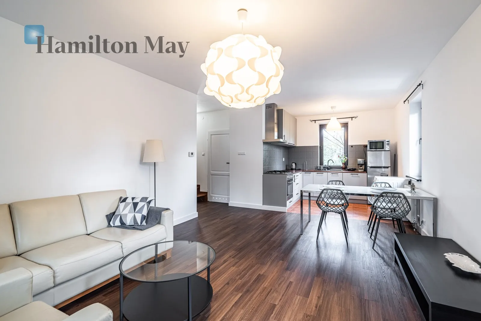 City: Kraków Street: Lasogórska Region: Swoszowice Distance to centre: 7.77 km Level: 1 Price: 5500 PLN Bedrooms: 3 Bathrooms: 2 - slider