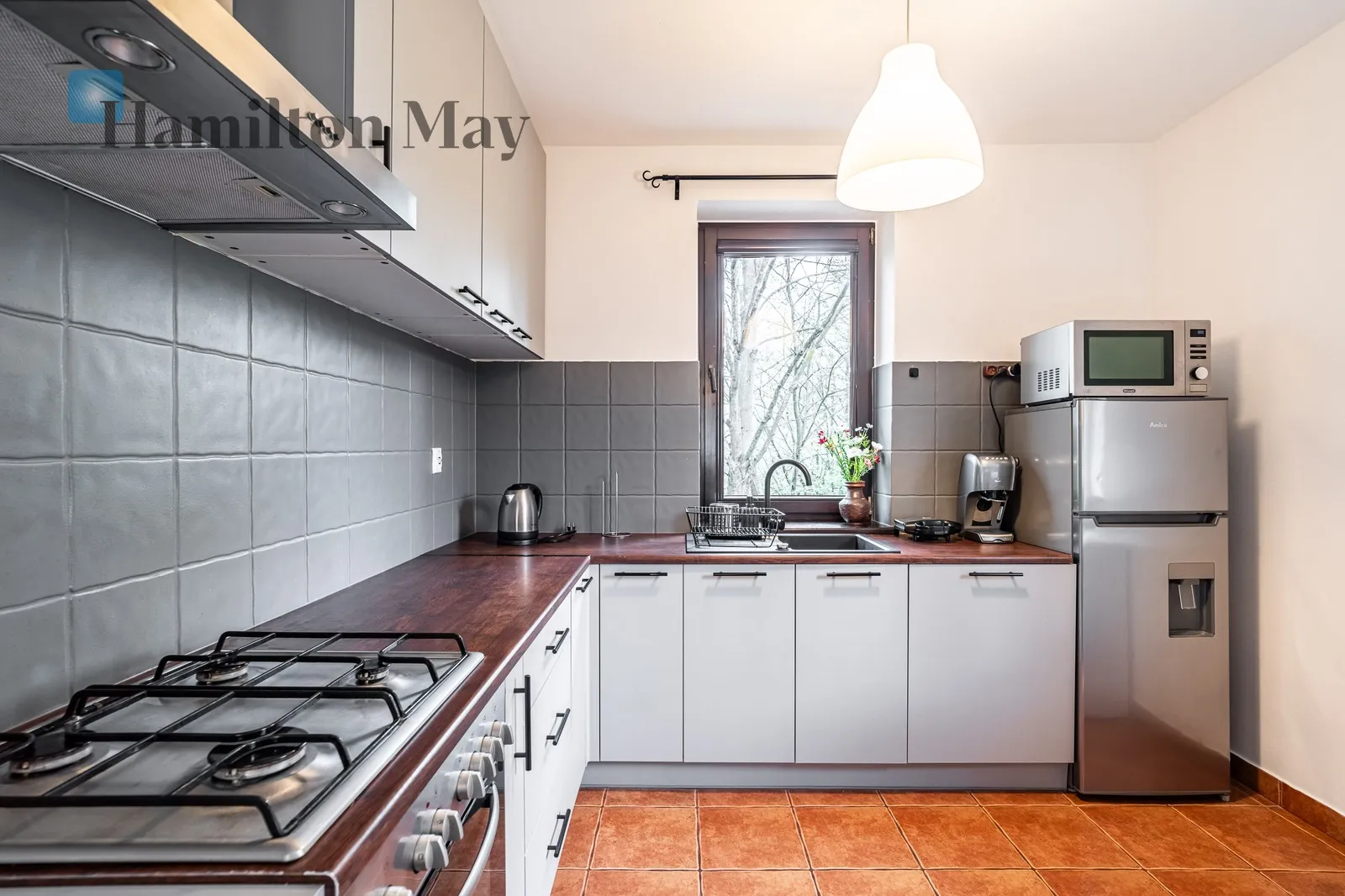 Street: Lasogórska Region: Swoszowice Distance to centre: 7.77 km Level: 1 Price: 5500 PLN Bedrooms: 3 Bathrooms: 2 - slider