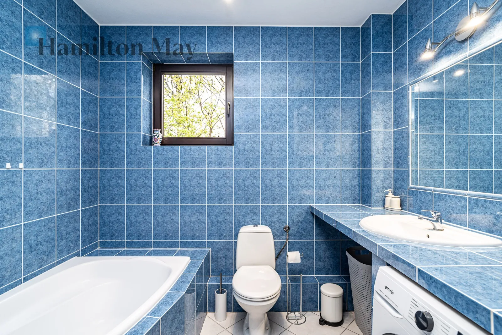 City: Kraków Street: Lasogórska Region: Swoszowice Distance to centre: 7.77 km - slider