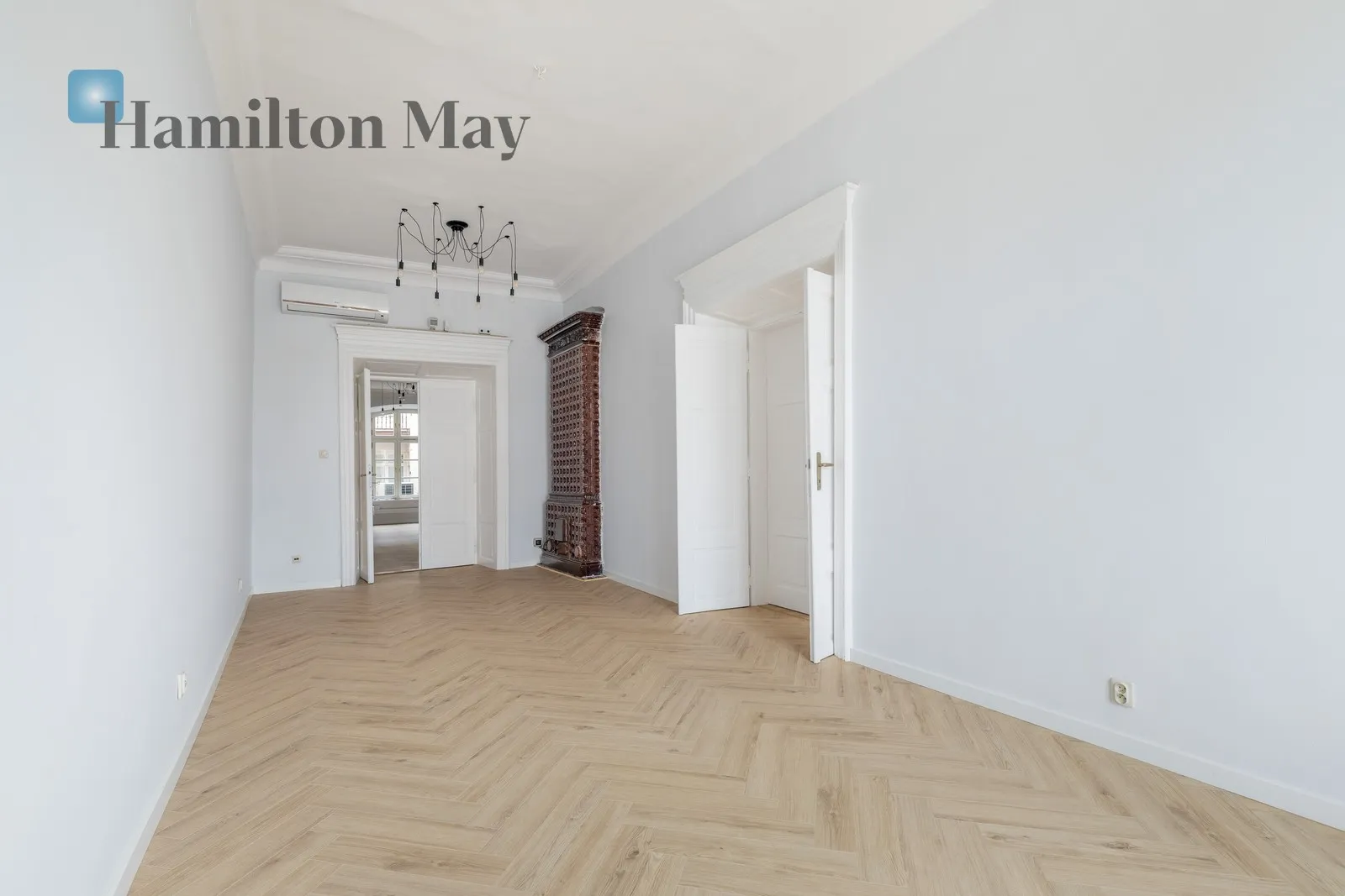 Elegancki lokal z widokiem na Rynek Główny  - slider