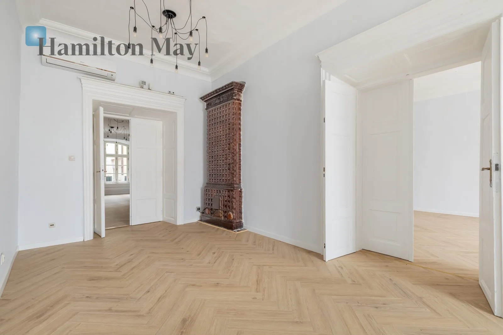 Elegancki lokal z widokiem na Rynek Główny  - slider