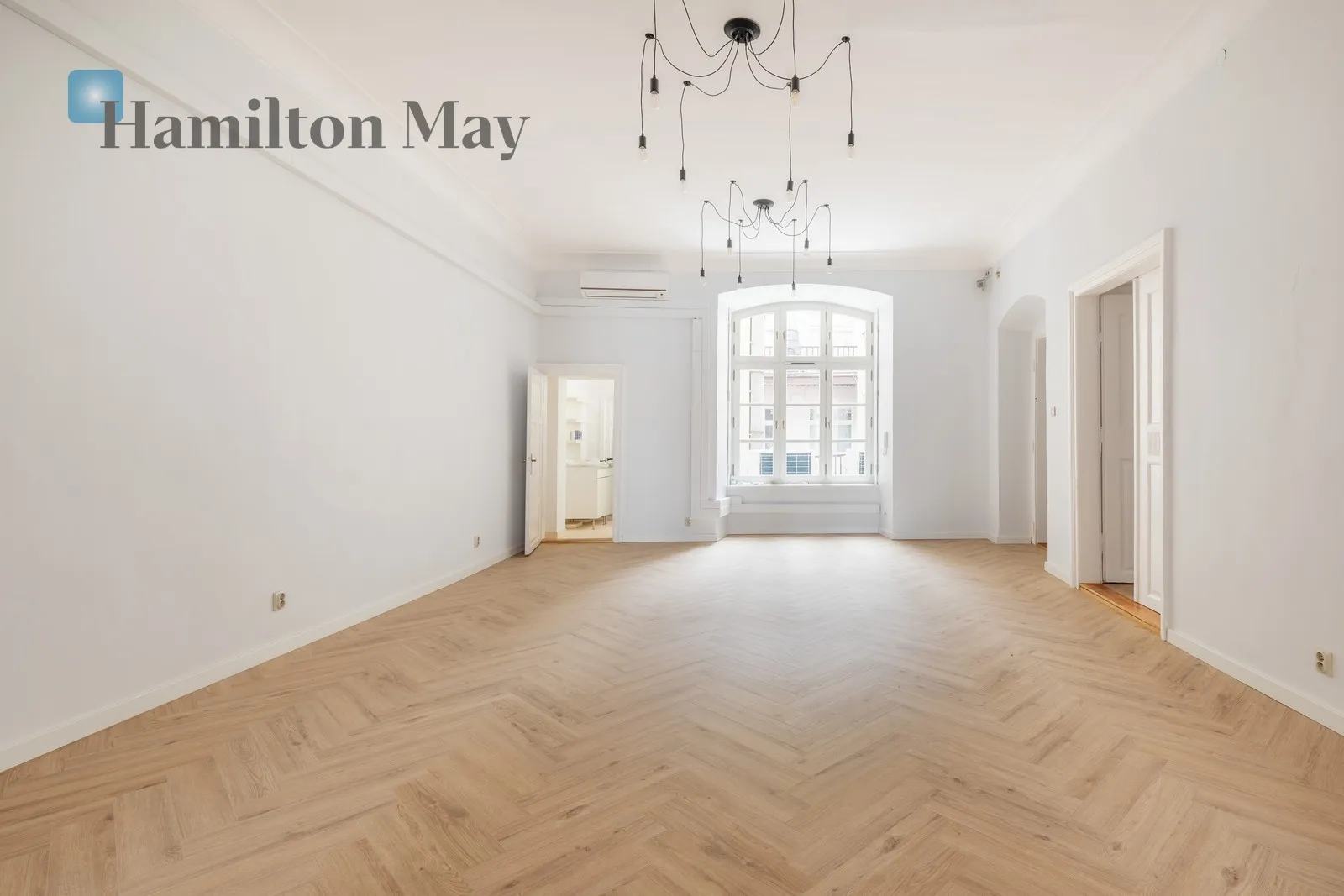 Elegancki lokal z widokiem na Rynek Główny  - slider