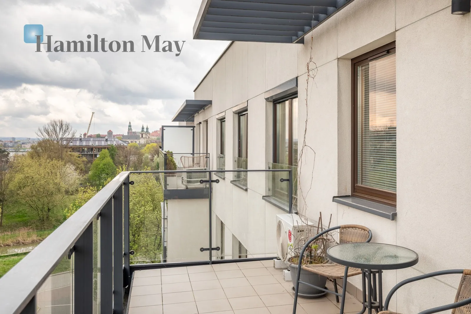 An extraordinary apartment with a large terrace and a beautiful view, in the investment - Dom pod Wilgą - slider