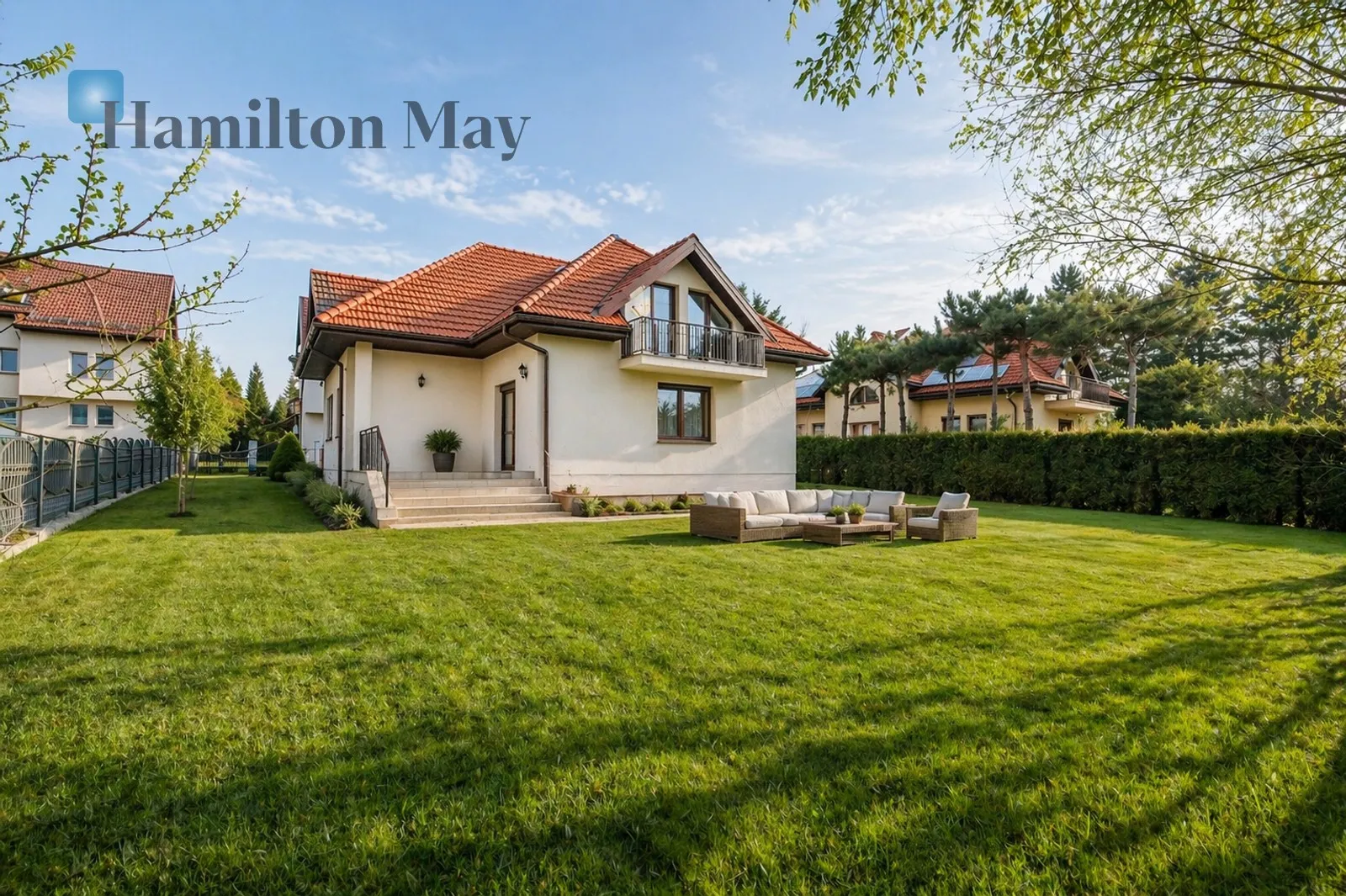 City: Kraków Street: Pasternik Region: Prądnik Biały Subregion: Bronowice Wielkie Distance to centre: 5.51 km Price: 8000 PLN Bedrooms: 4 Bathrooms: 2 Plot size: 1000m2 Price/m2: 41 PLN - slider
