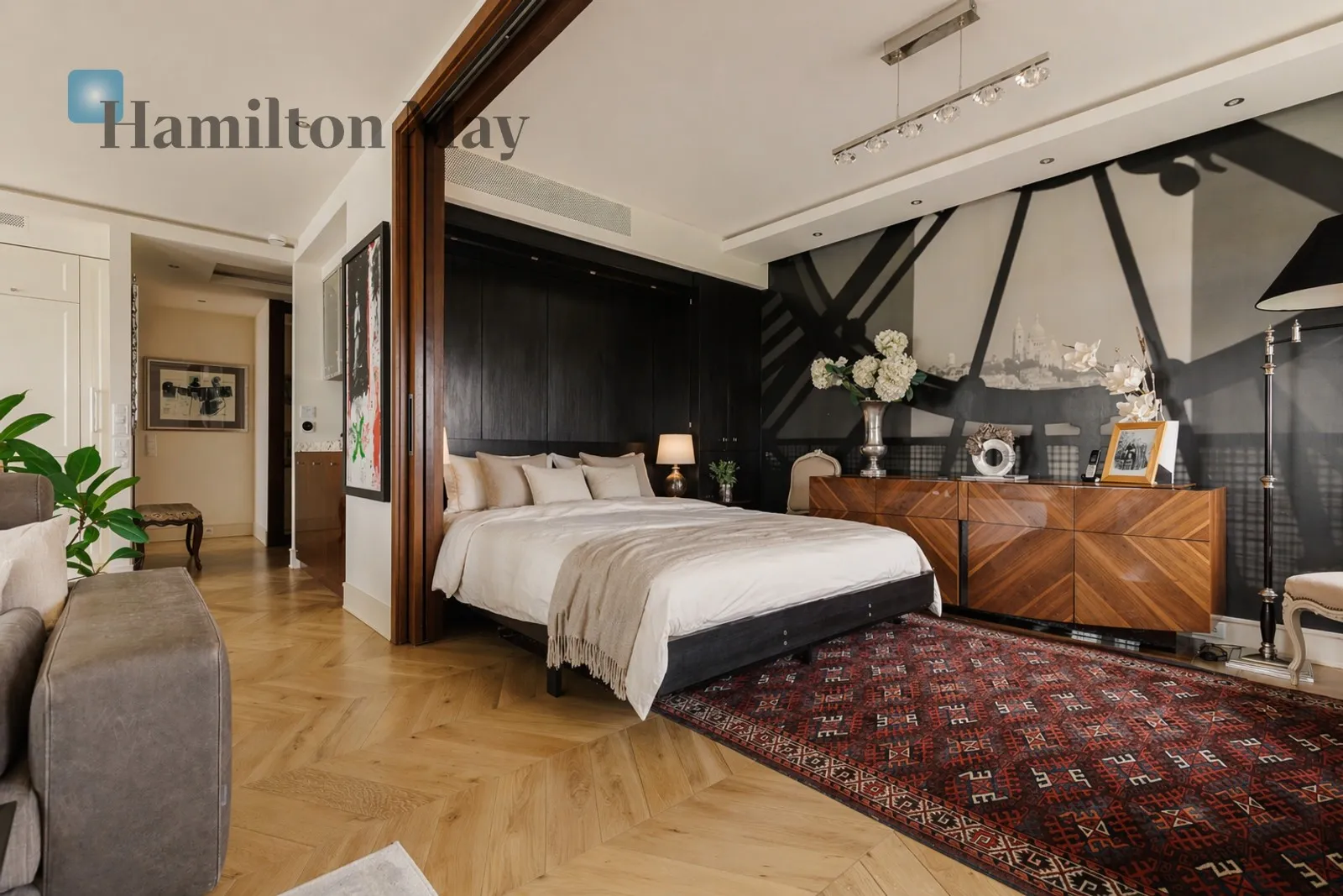 City: Warszawa Street: Książęca Region: Śródmieście Subregion: Śródmieście Południowe Distance to centre: 0.77 km Level: 6 Price: 16000 PLN Bedrooms: 2 - slider