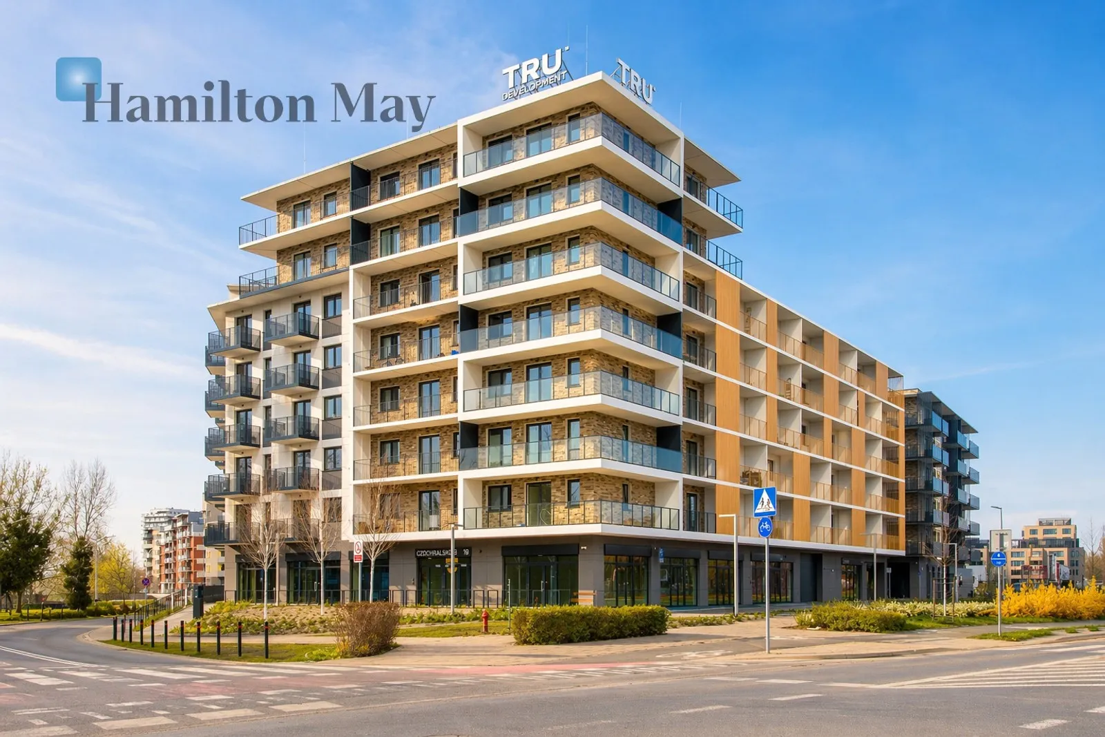 Przestronny, czteropokojowy apartament na 6. piętrze z dwoma balkonami - slider