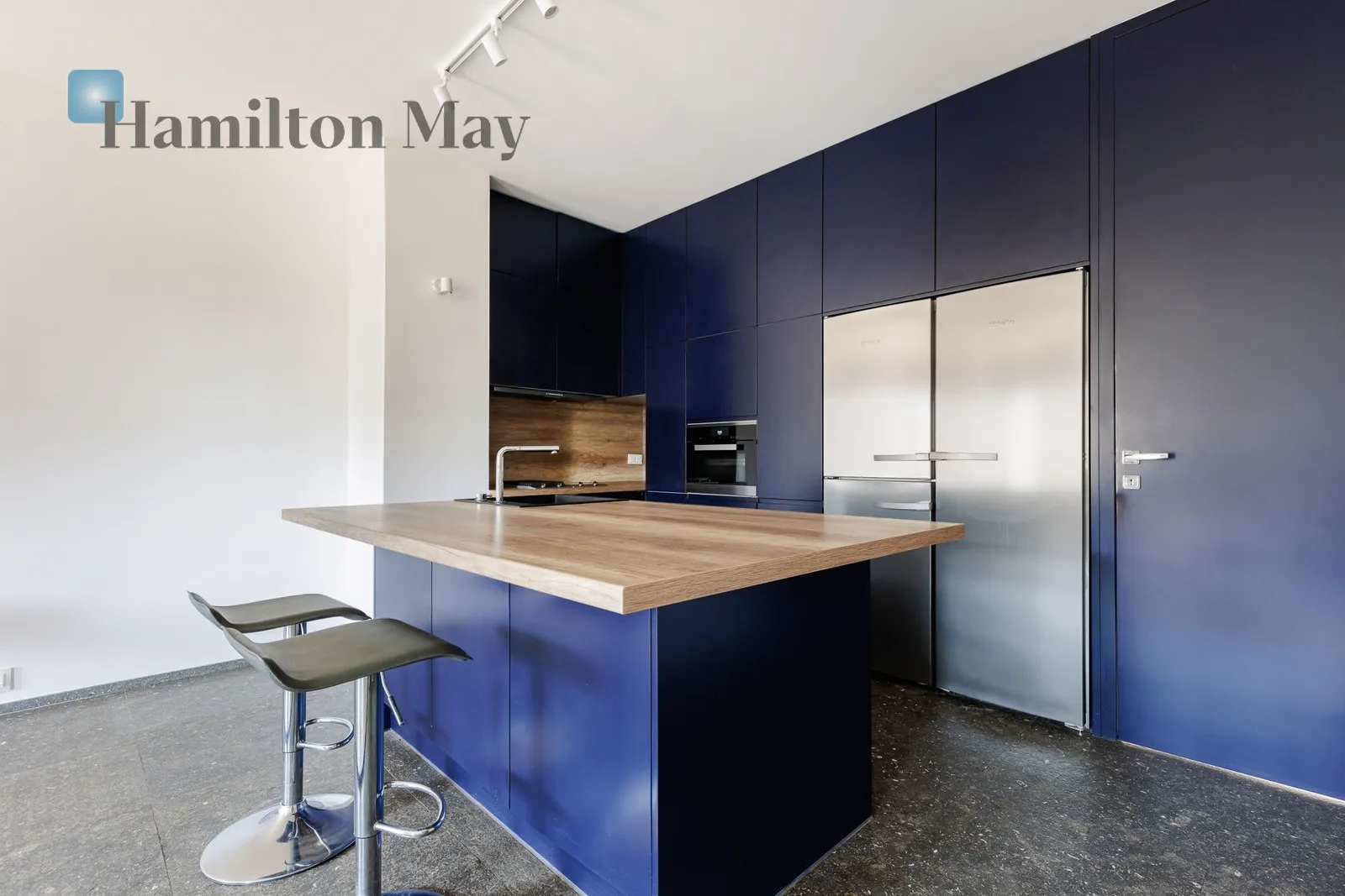 City: Warszawa Street: Bernardyńska Region: Mokotów Subregion: Sadyba Distance to centre: 5.28 km Level: 3 Price: 7500 PLN Bedrooms: 2 Bathrooms: 2 - slider