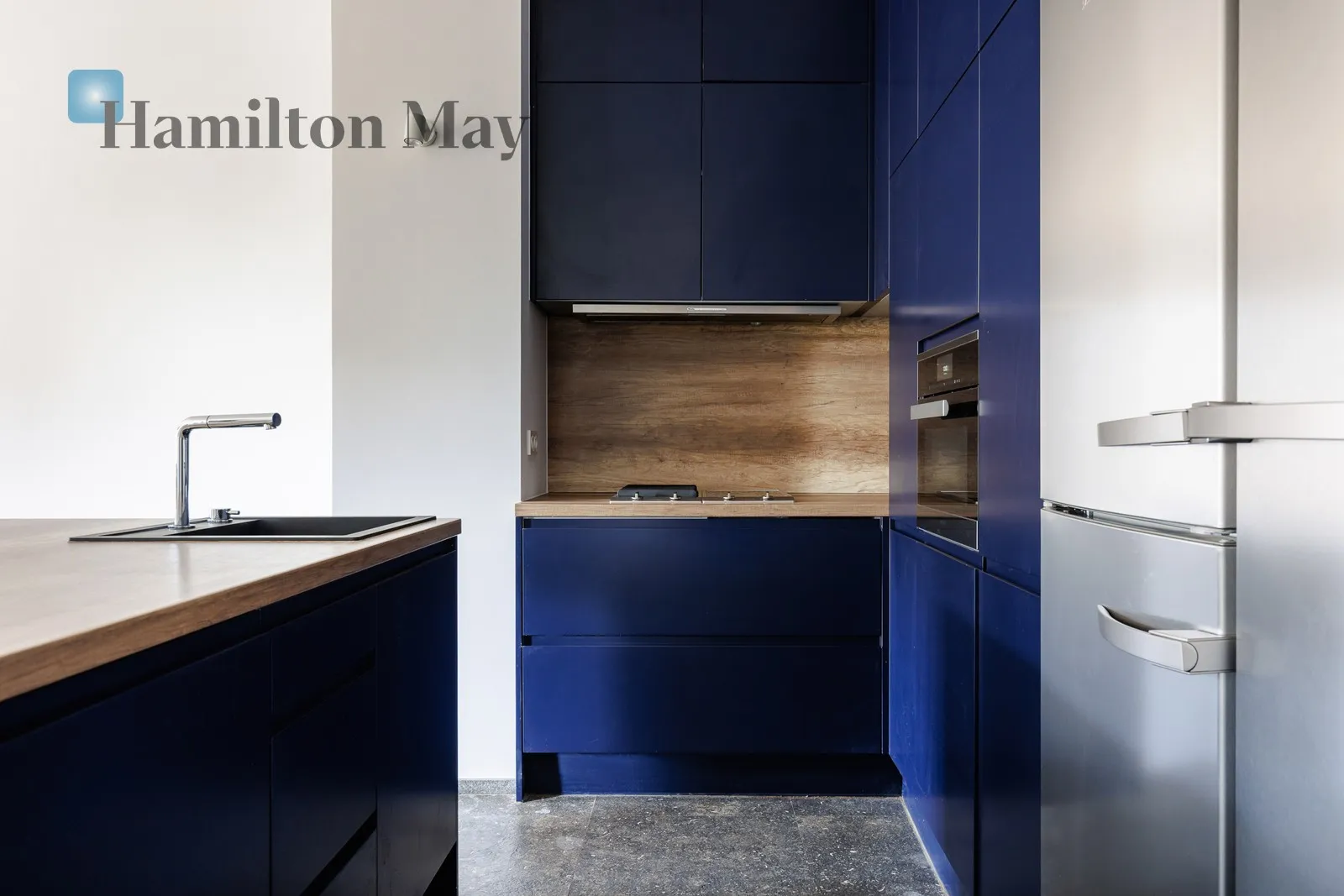 Street: Bernardyńska Region: Mokotów Subregion: Sadyba Distance to centre: 5.28 km Level: 3 Price: 7500 PLN Bedrooms: 2 Bathrooms: 2 Size: 92m2 - slider