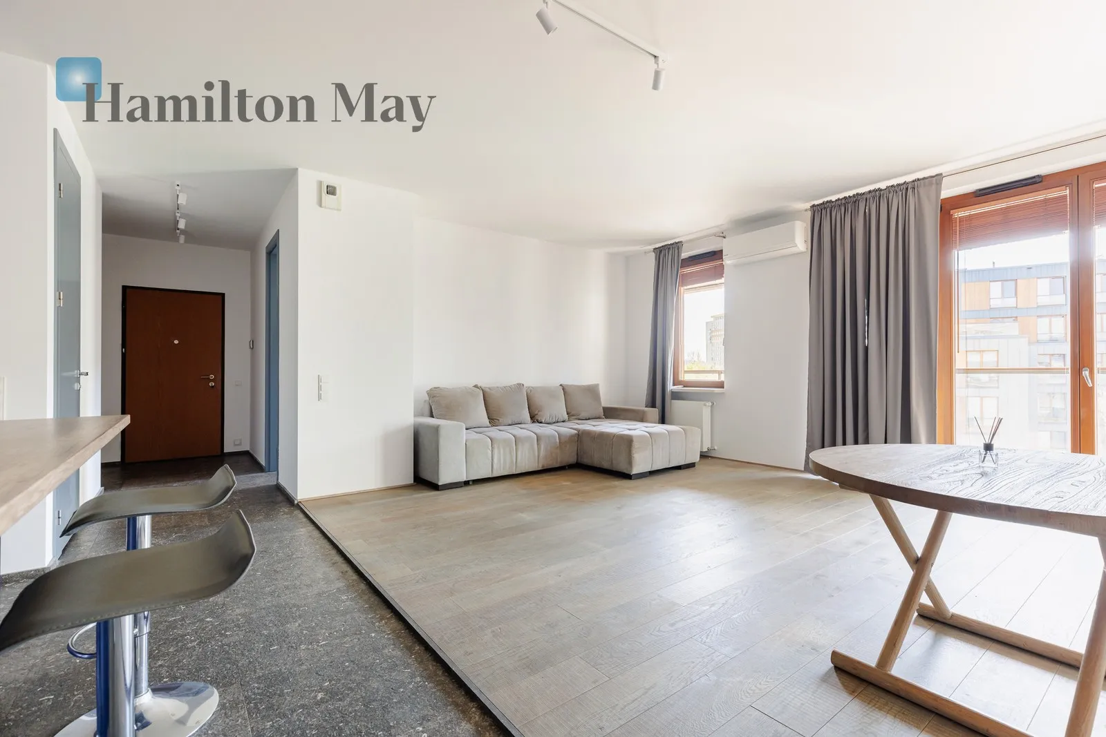 City: Warszawa Street: Bernardyńska Region: Mokotów Subregion: Sadyba Distance to centre: 5.28 km Level: 3 Price: 7500 PLN Bedrooms: 2 Bathrooms: 2 Size: 92m2 - slider