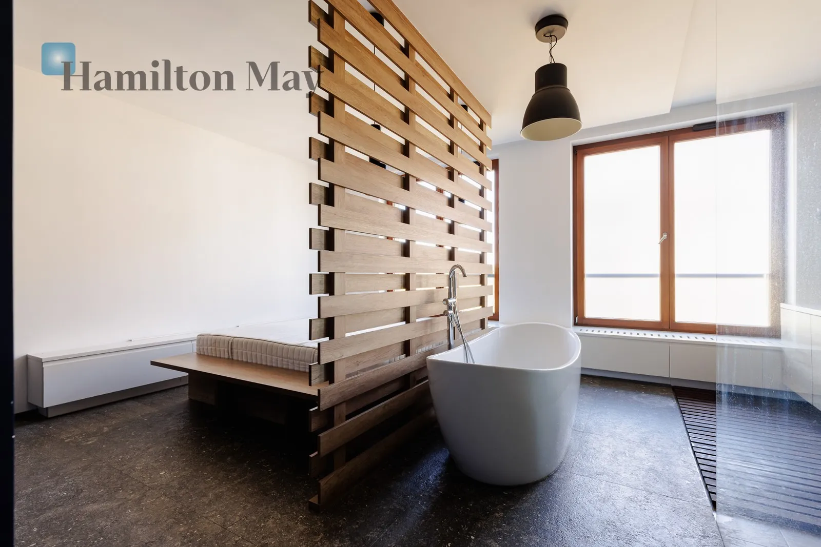 Street: Bernardyńska Region: Mokotów Subregion: Sadyba Distance to centre: 5.28 km Level: 3 Price: 7500 PLN Bedrooms: 2 Bathrooms: 2 - slider