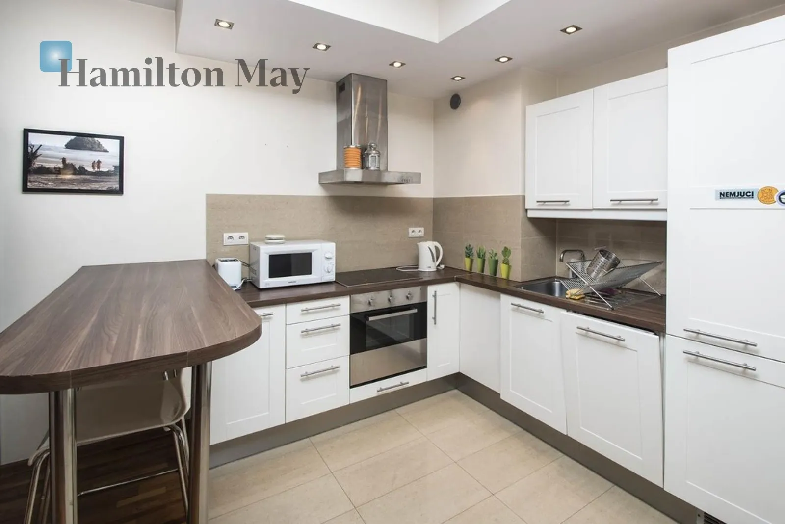 City: Kraków Street: Szlak Region: Stare Miasto Distance to centre: 1.08 km Level: 4 Price: 1250000 PLN Bedrooms: 1 Bathrooms: 1 Size: 50m2 - slider