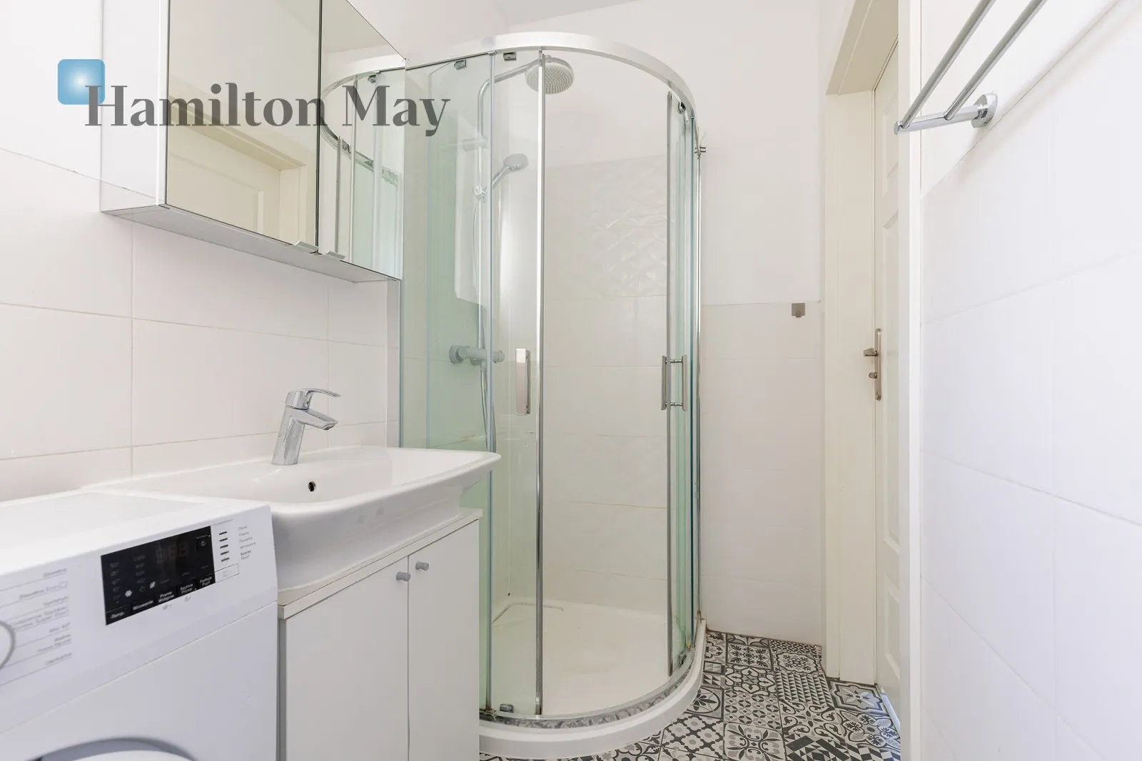 Modern, spacious apartment in the green part of Wawer.

 - slider