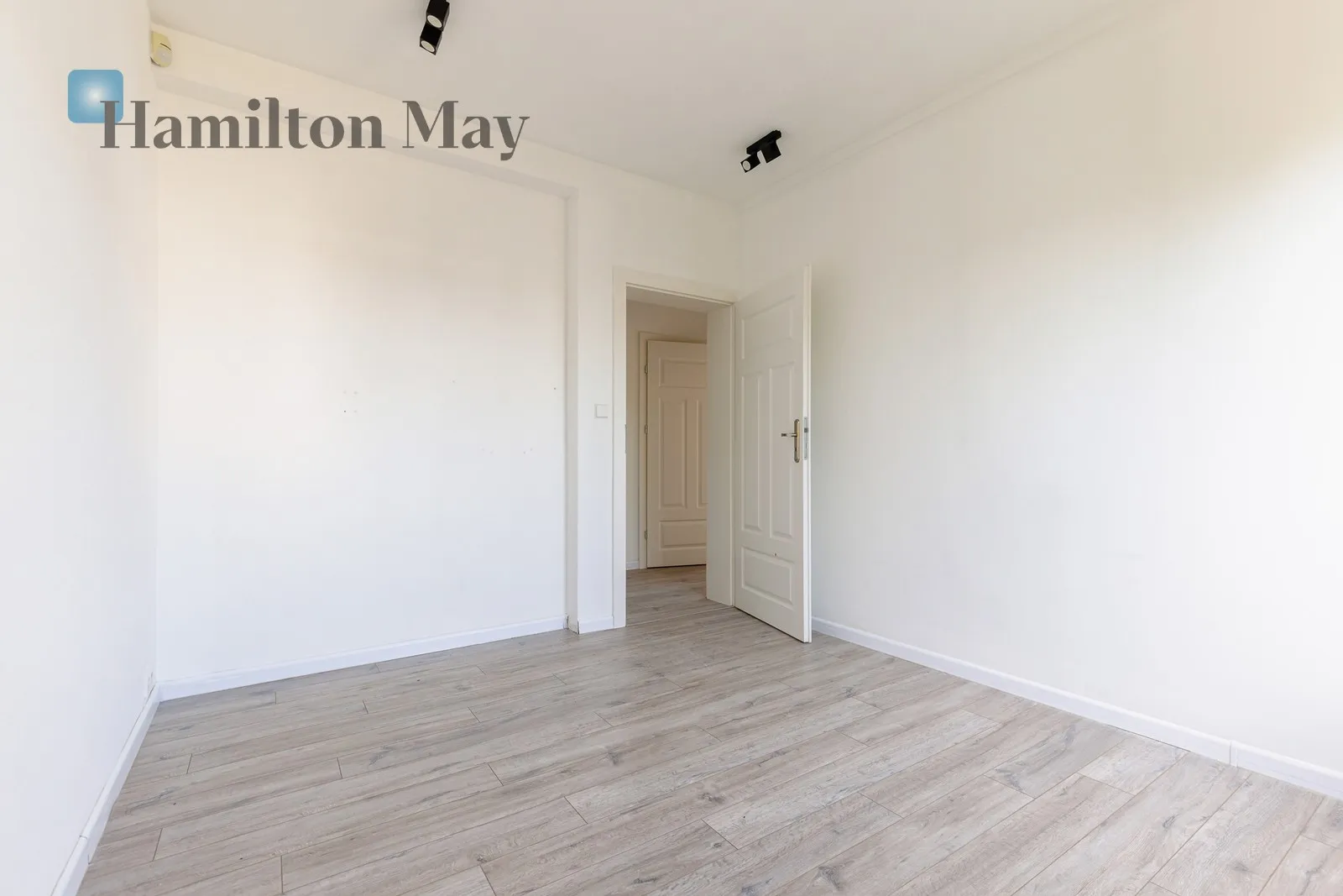 Modern, spacious apartment in the green part of Wawer.

 - slider