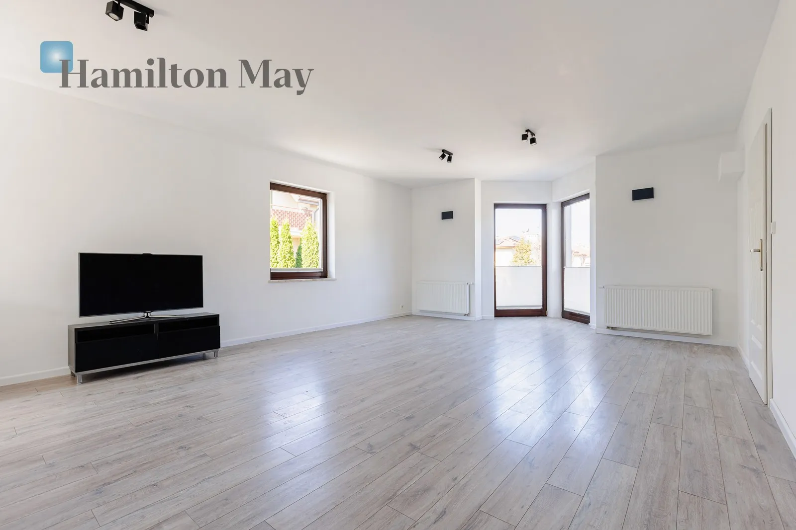Modern, spacious apartment in the green part of Wawer.

 - slider