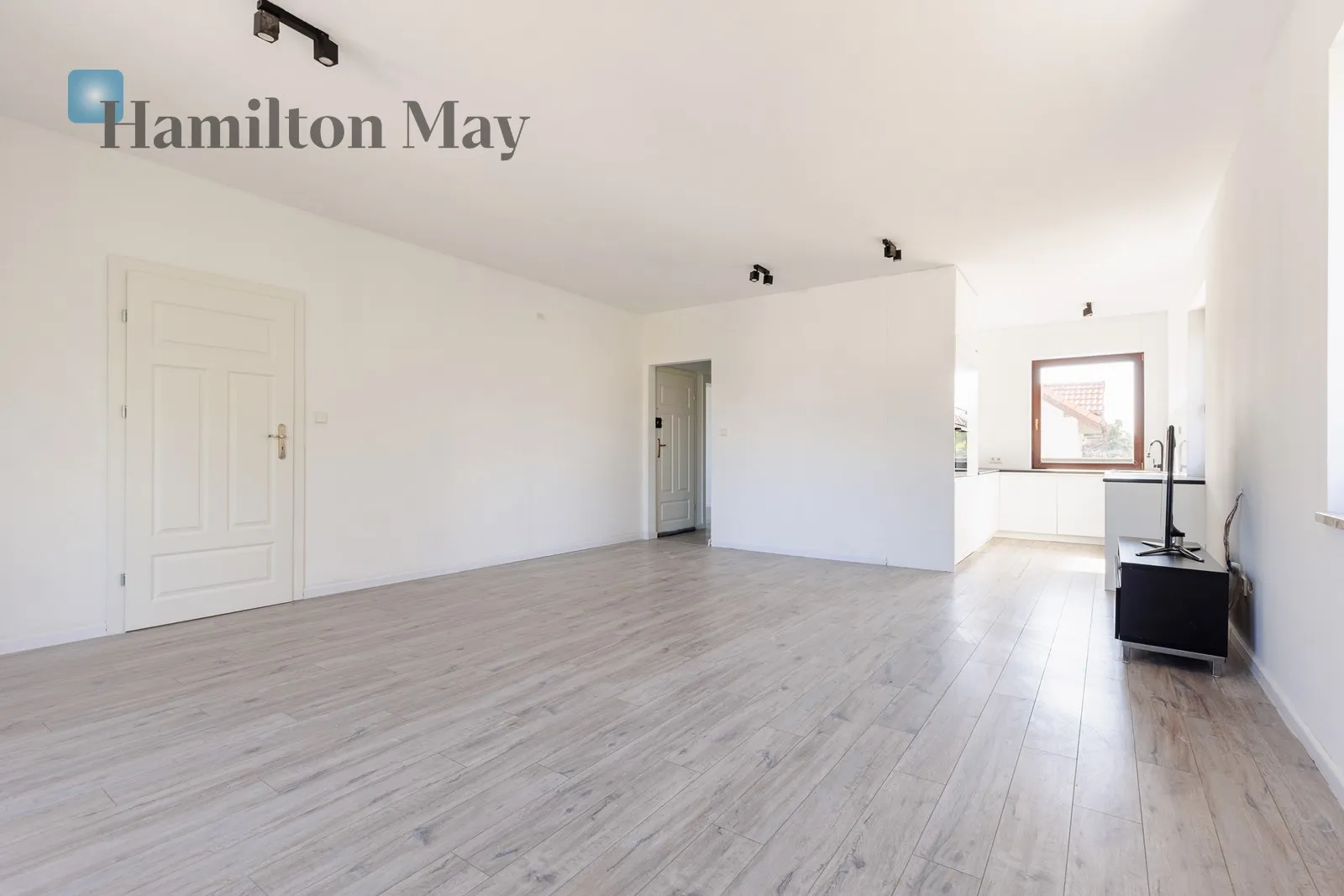 Modern, spacious apartment in the green part of Wawer.

 - slider