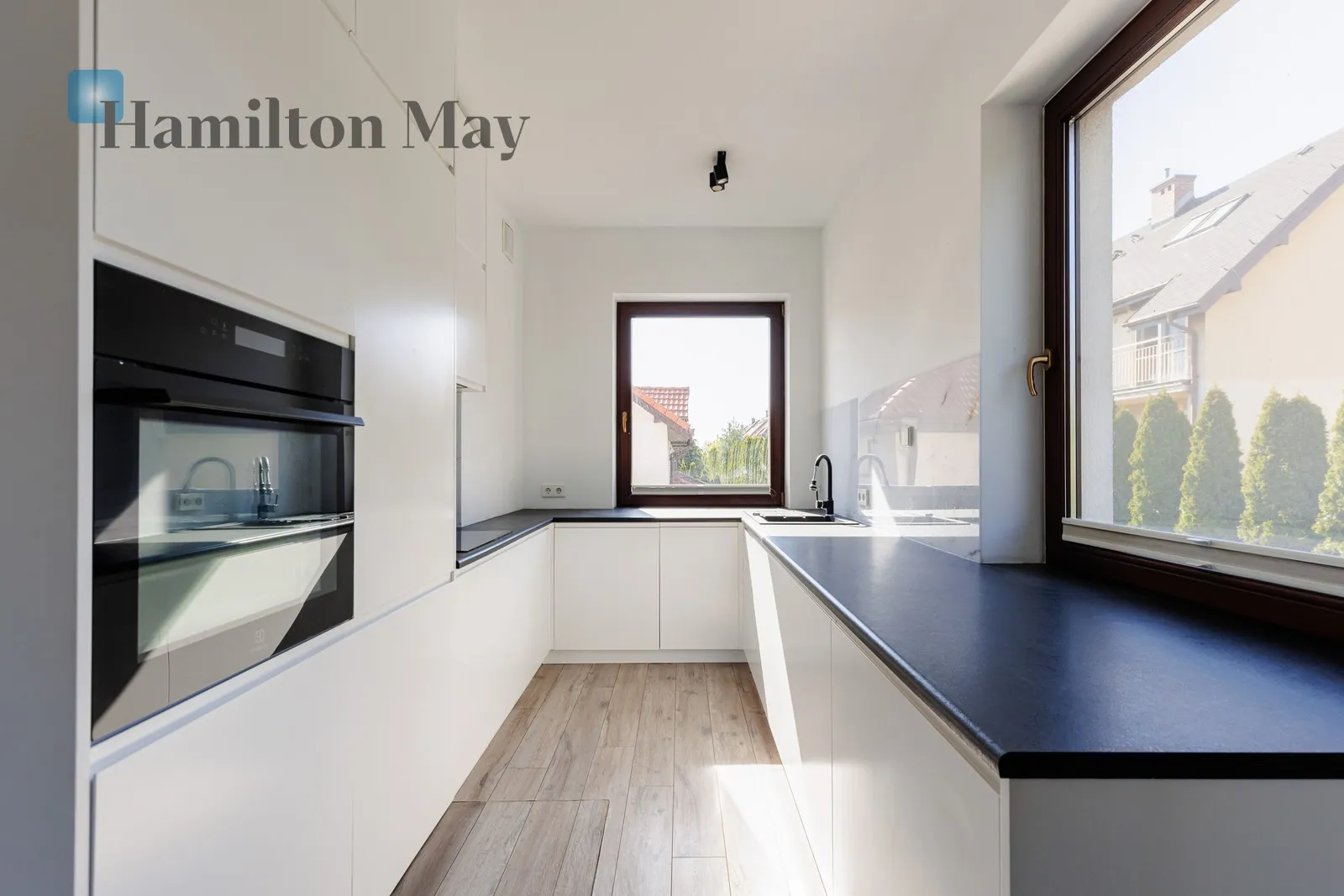 Modern, spacious apartment in the green part of Wawer.

 - slider