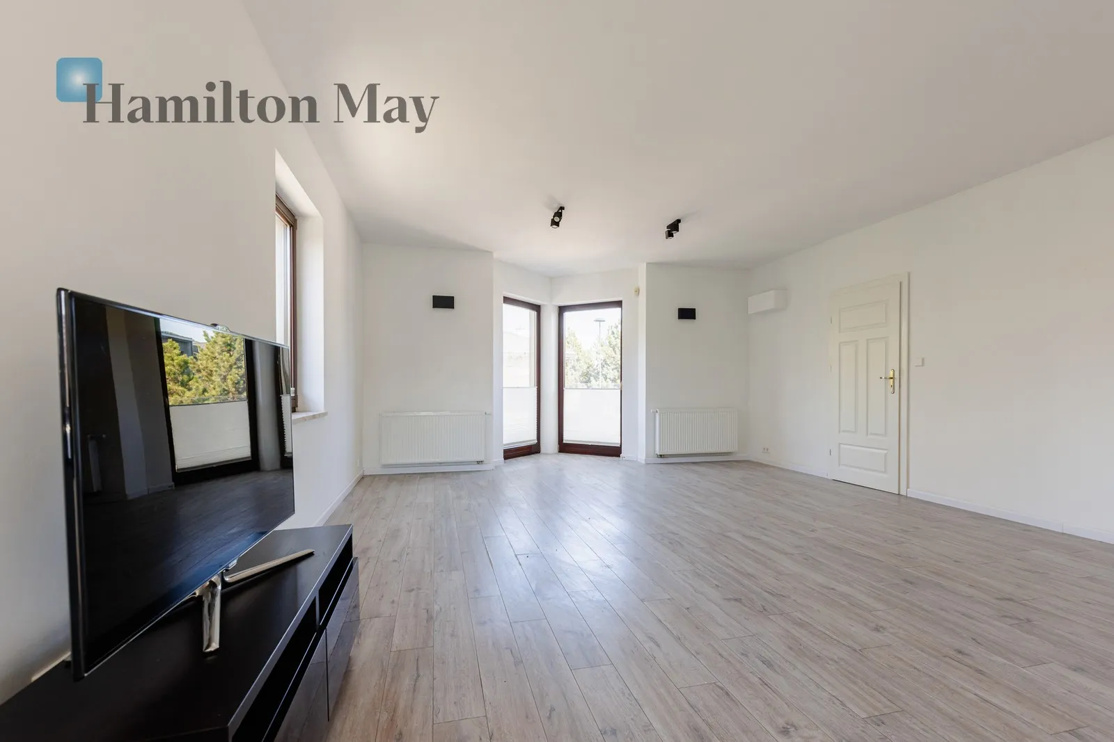 Modern, spacious apartment in the green part of Wawer.

 - slider