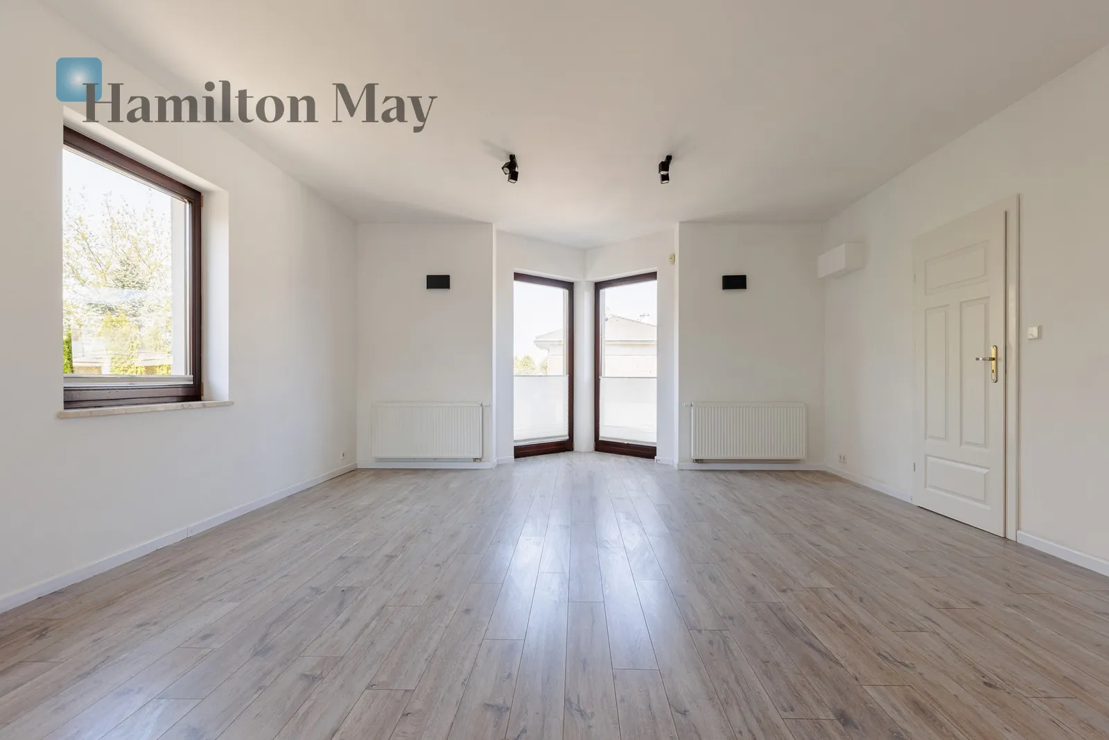 Modern, spacious apartment in the green part of Wawer.

 - slider