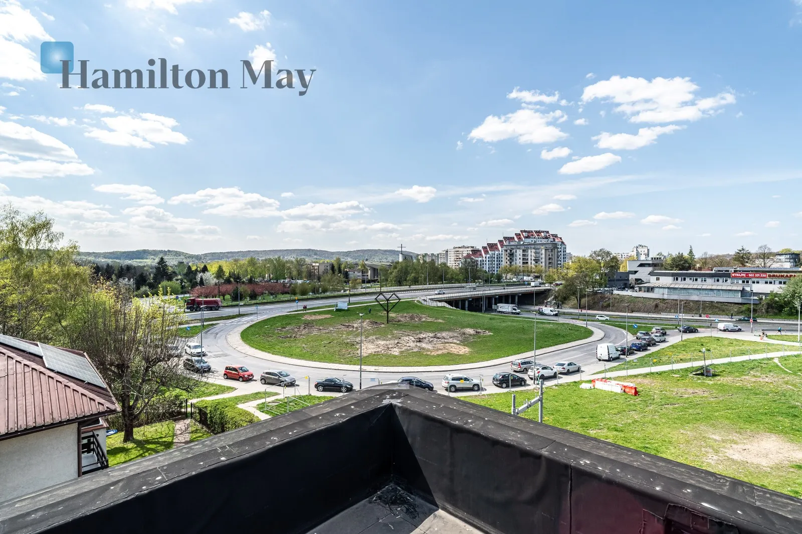 City: Kraków Street: Złoty Róg Region: Bronowice Distance to centre: 3.9 km Level: 2 Price: 3600000 PLN - slider