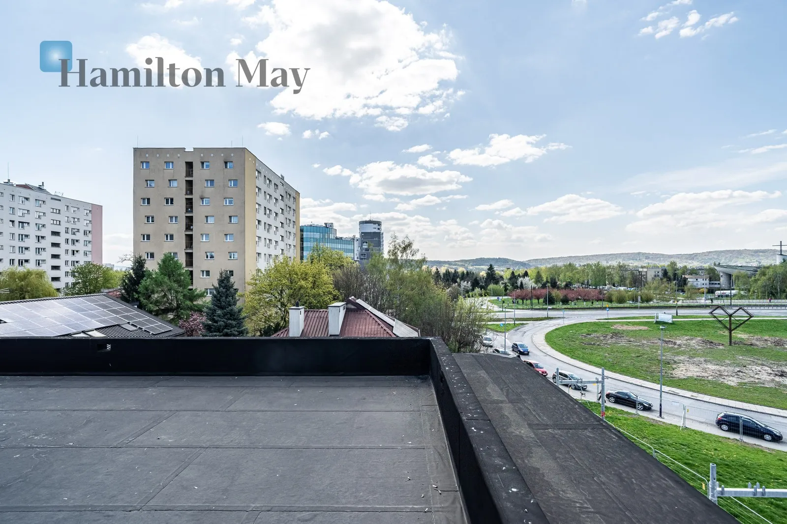 Region: Bronowice Distance to centre: 3.9 km Level: 2 Price: 3600000 PLN Bedrooms: 4 Bathrooms: 3 - slider