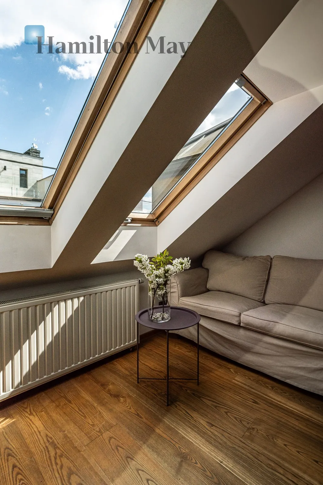 Distance to centre: 3.17 km Price: 2900000 PLN Bedrooms: 4 Bathrooms: 3 - slider