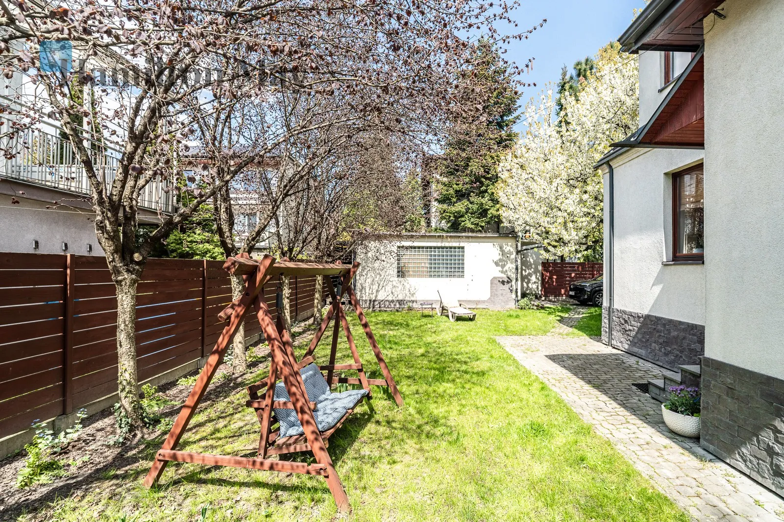 Distance to centre: 3.17 km Price: 2900000 PLN Bedrooms: 4 - slider
