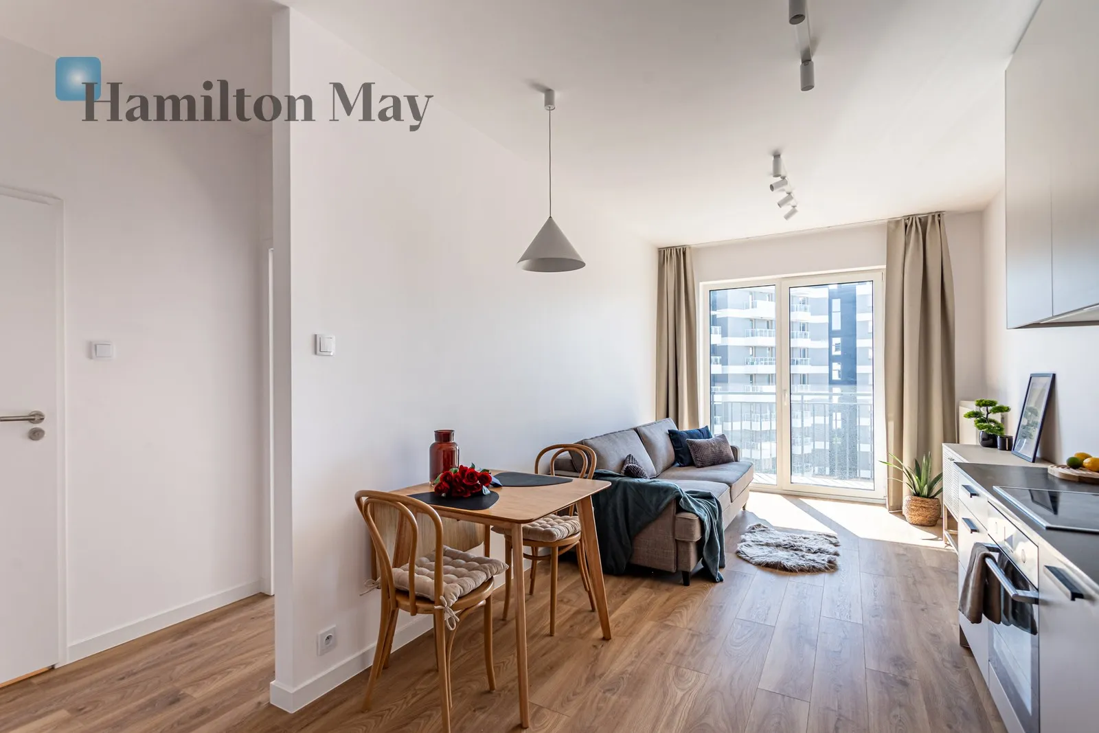 Street: Wschodu Słońca Region: Włochy Subregion: Raków Distance to centre: 5.78 km Level: 4 Price: 825000 PLN Bedrooms: 1 Bathrooms: 1 Size: 37.97m2 Price/m2: 21728 PLN - slider