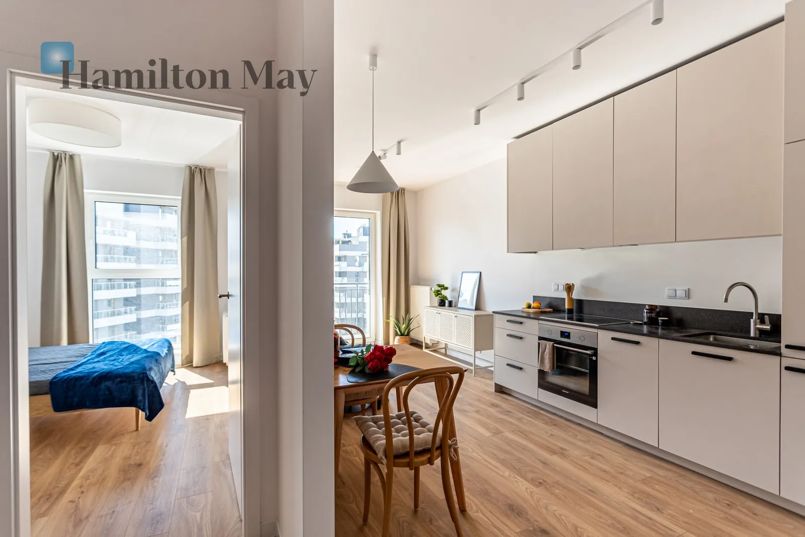 City: Warszawa Street: Wschodu Słońca Region: Włochy Subregion: Raków Distance to centre: 5.78 km Level: 4 Price: 825000 PLN Bedrooms: 1 Bathrooms: 1 - slider