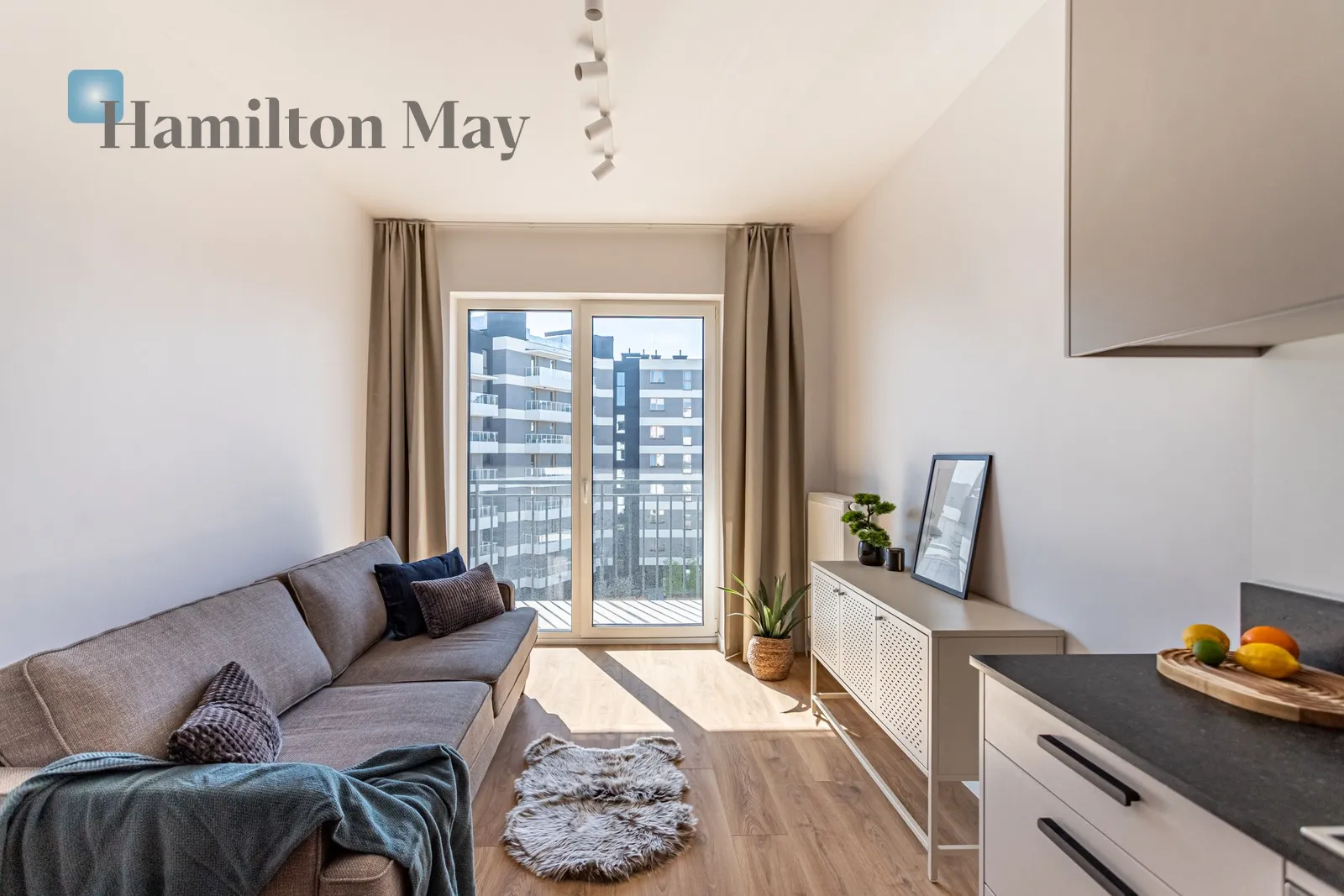 City: Warszawa Street: Wschodu Słońca Region: Włochy Subregion: Raków Distance to centre: 5.78 km Level: 4 Price: 825000 PLN Bedrooms: 1 - slider