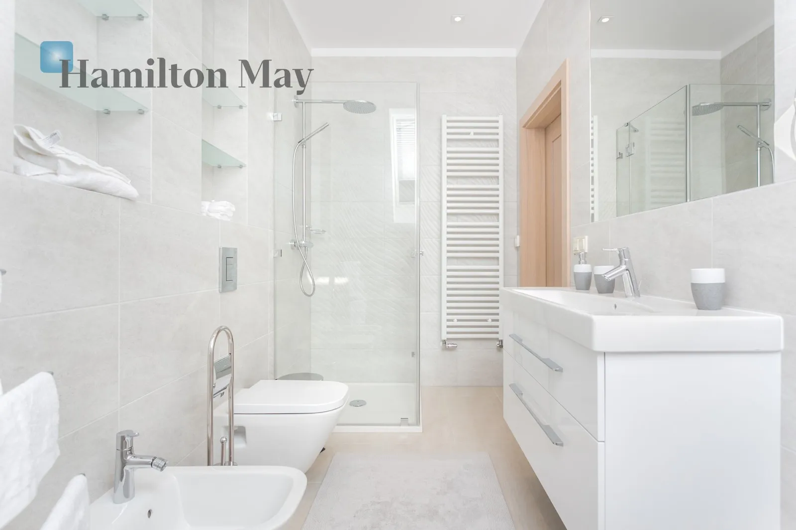 Distance to centre: 13.89 km Level: -9 Price: 9000 PLN Bedrooms: 3 - slider