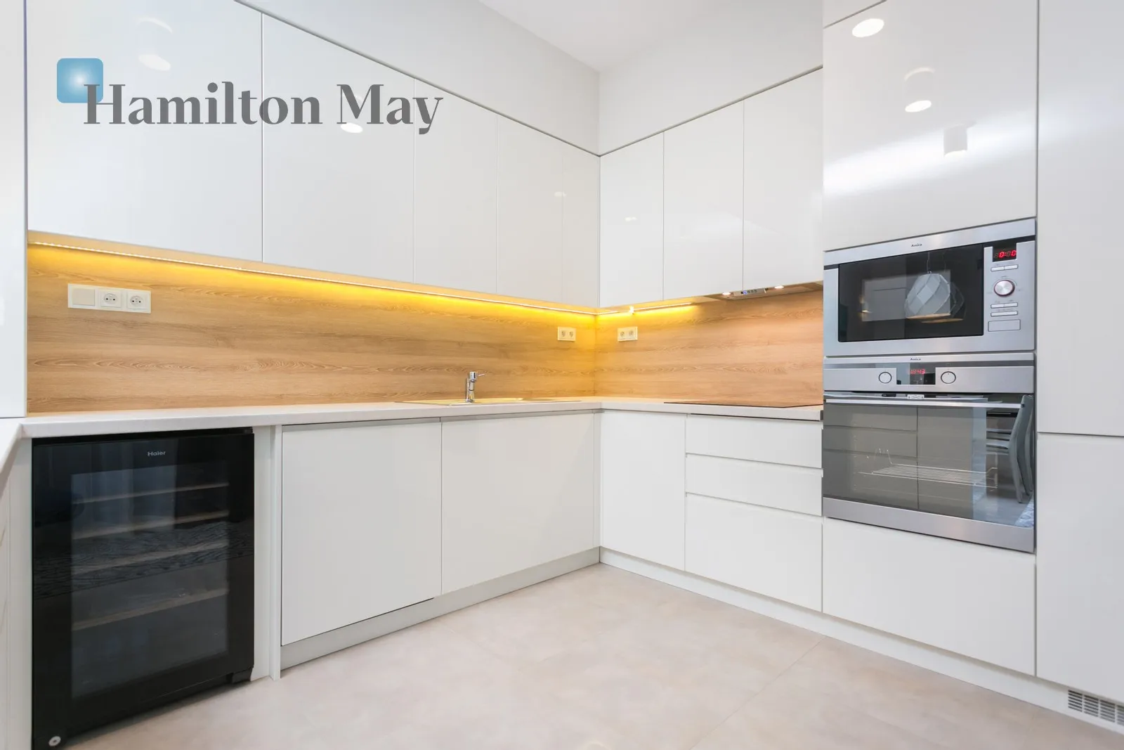 Region: Mogilany Distance to centre: 13.89 km Level: -9 Price: 9000 PLN Bedrooms: 3 Bathrooms: 2 - slider