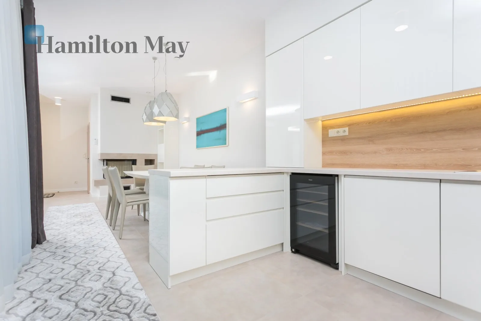 Street: Parkowe Wzgórze Region: Mogilany Distance to centre: 13.89 km Level: -9 Price: 9000 PLN Bedrooms: 3 - slider