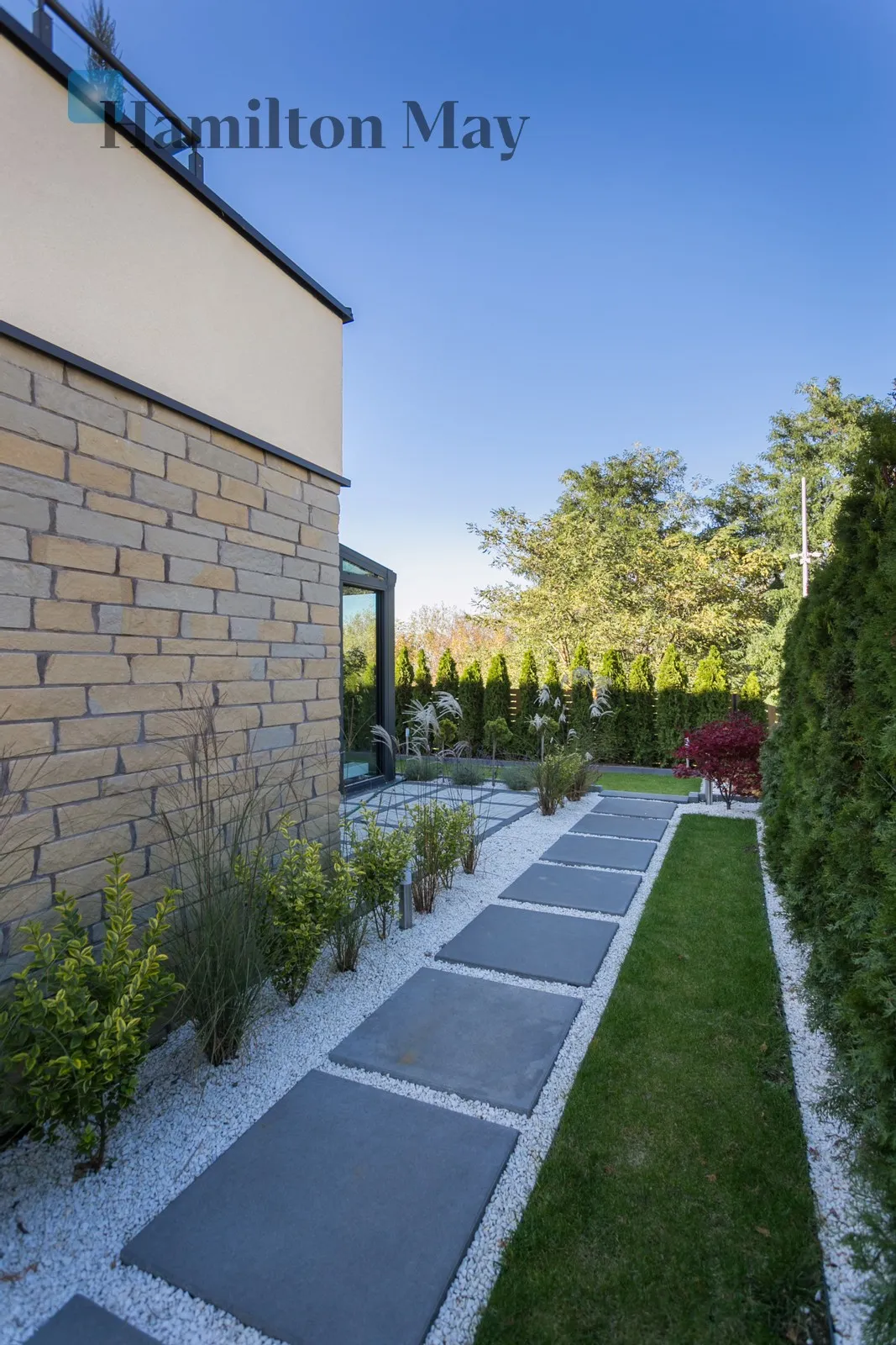 Level: -9 Price: 9000 PLN Bedrooms: 3 - slider