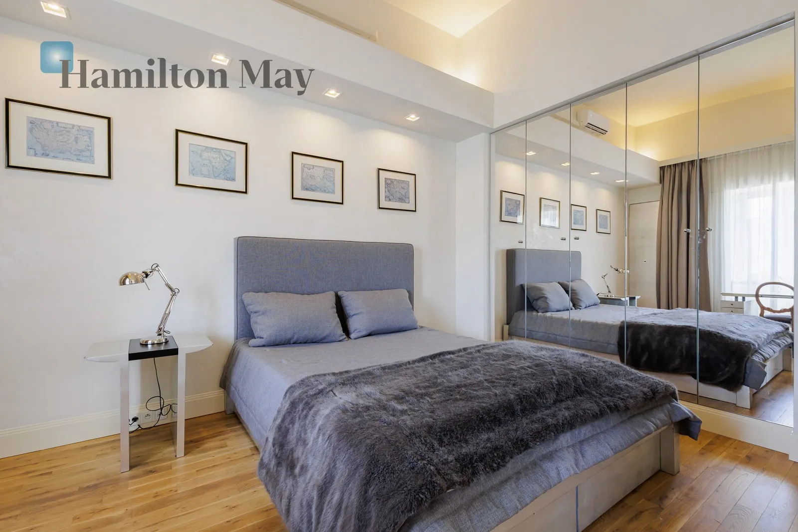 Street: Ogrodowa Region: Warszawa Distance to centre: 1.88 km Level: 10 Price: 7800 PLN Bedrooms: 2 Bathrooms: 1 Size: 80m2 - slider