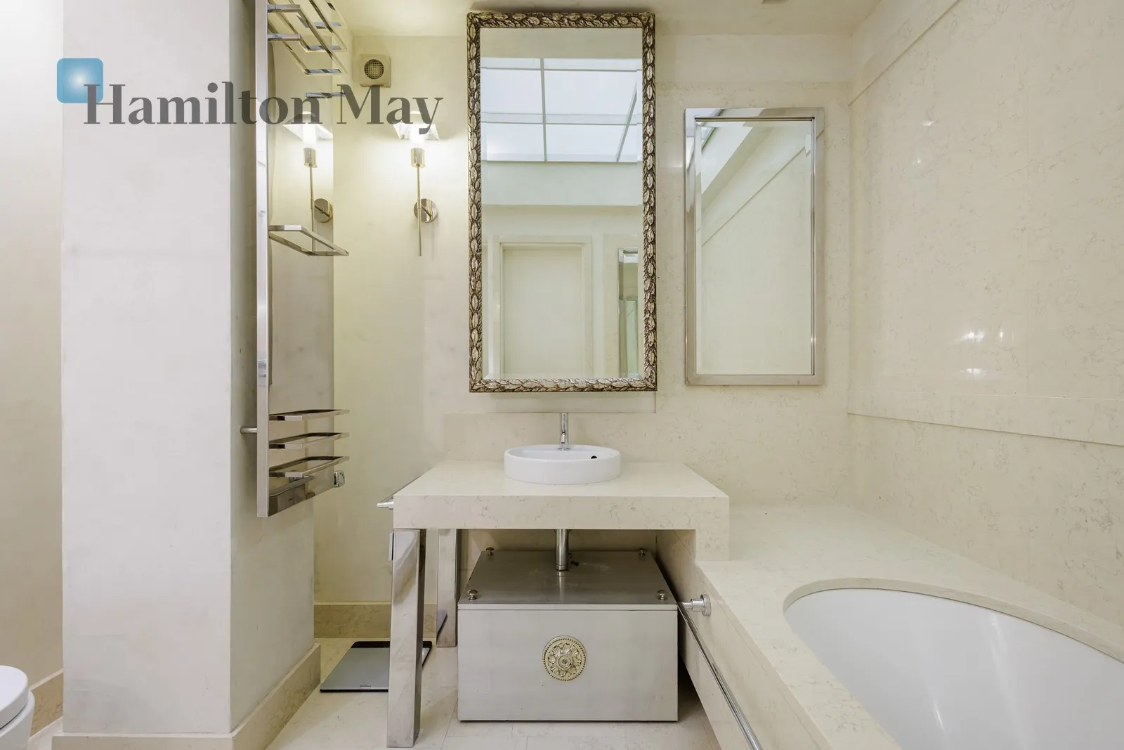 City: Warszawa Street: Ogrodowa Region: Warszawa Distance to centre: 1.88 km Level: 10 Price: 7800 PLN Bedrooms: 2 Bathrooms: 1 Size: 80m2 - slider