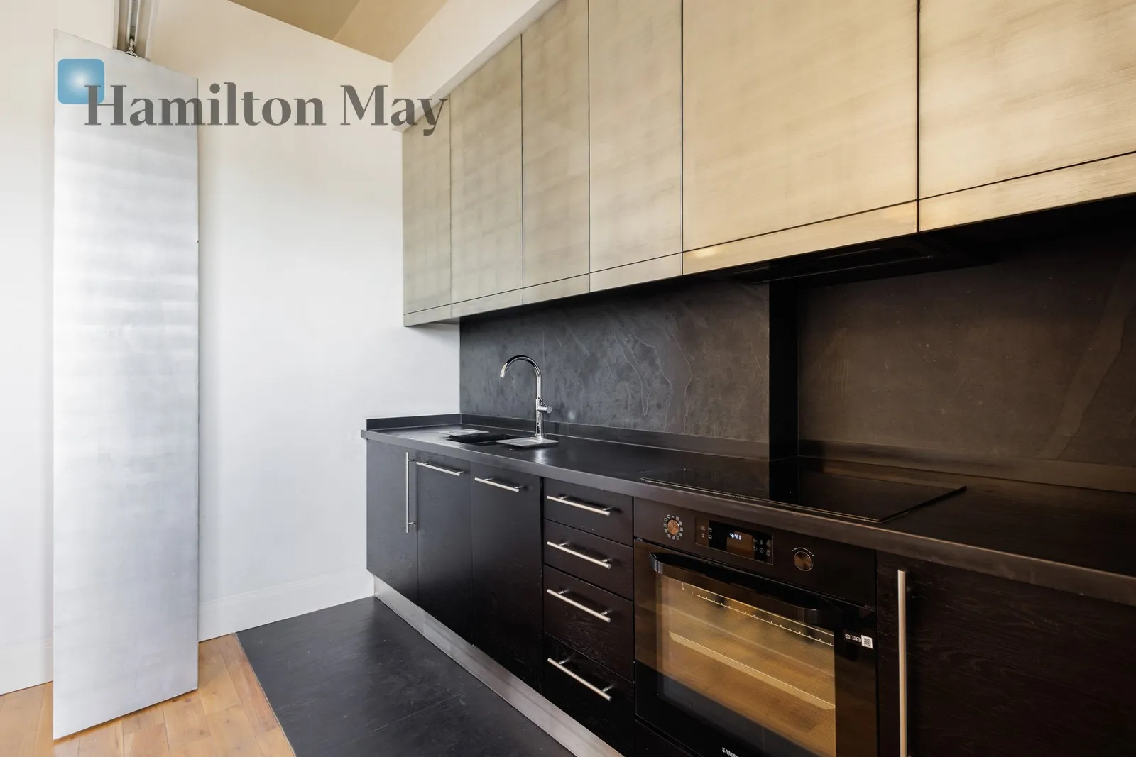 Region: Warszawa Distance to centre: 1.88 km Level: 10 Price: 7800 PLN Bedrooms: 2 Bathrooms: 1 Size: 80m2 - slider
