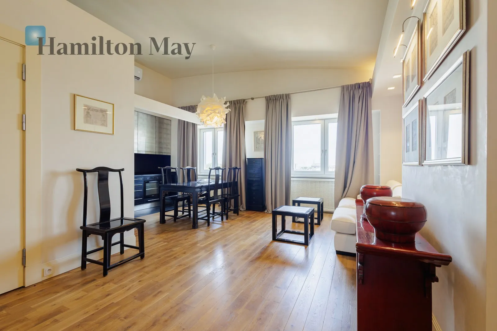 City: Warszawa Street: Ogrodowa Region: Warszawa Distance to centre: 1.88 km Level: 10 Price: 7800 PLN Bedrooms: 2 - slider
