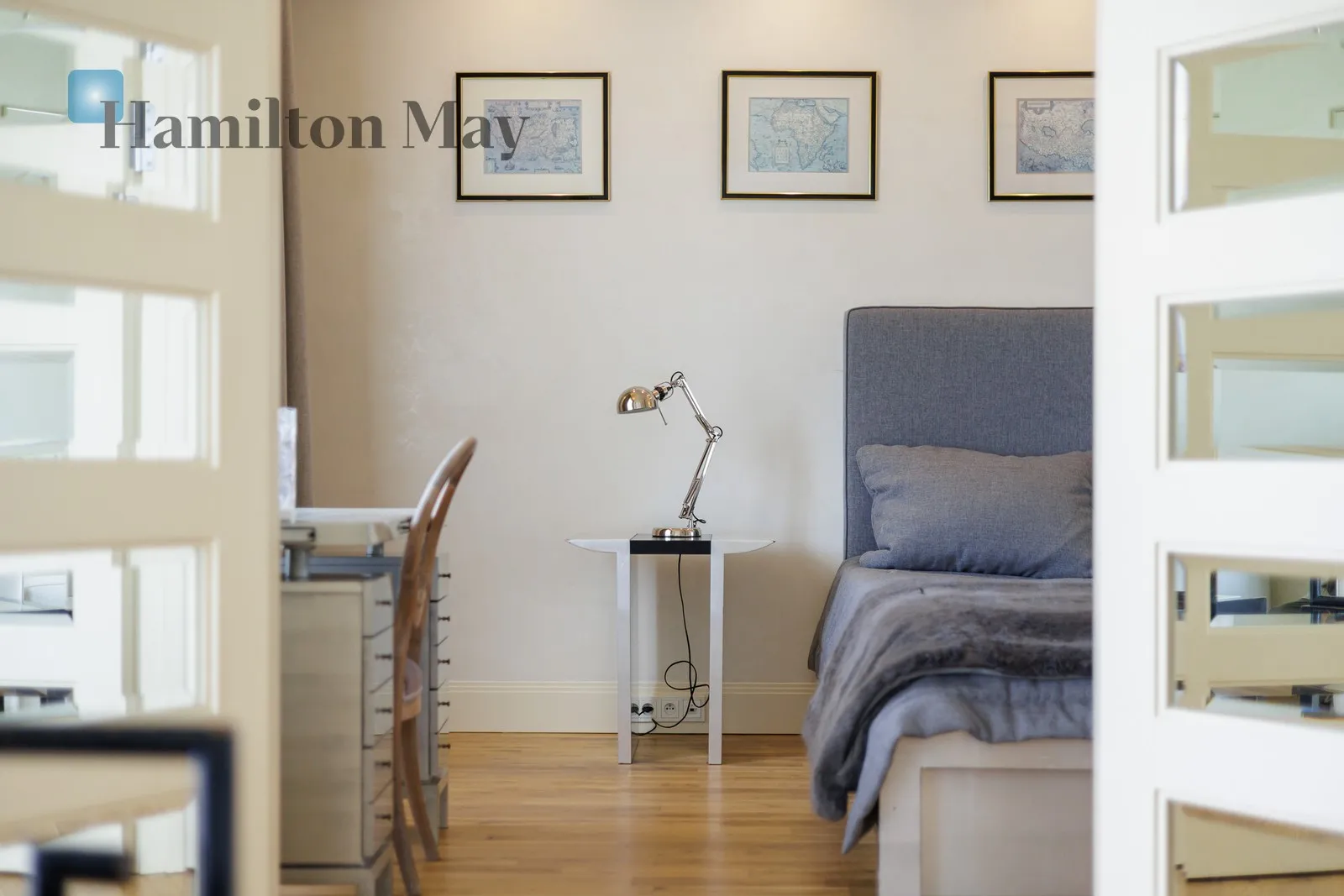 Street: Ogrodowa Region: Warszawa Distance to centre: 1.88 km Level: 10 Price: 7800 PLN Bedrooms: 2 - slider