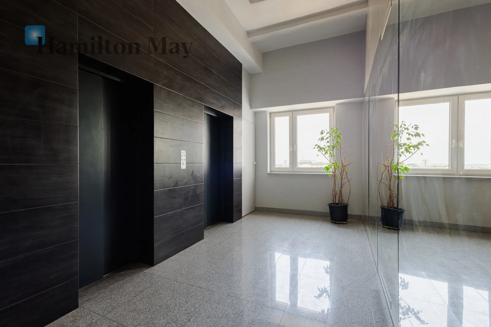 Street: Ogrodowa Region: Warszawa Distance to centre: 1.88 km Level: 10 Price: 7800 PLN - slider
