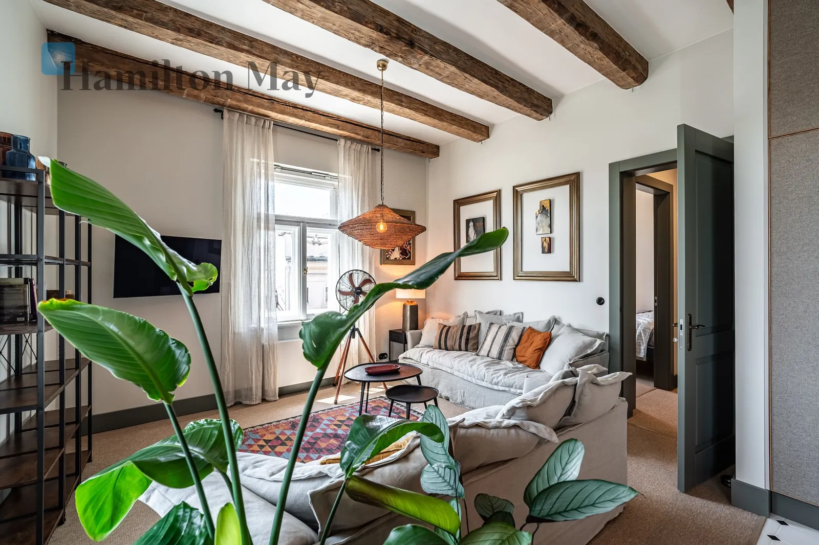 Distance to centre: 0.29 km Level: 3 Price: 6900 PLN Bedrooms: 1 Bathrooms: 2 Size: 71m2 - slider
