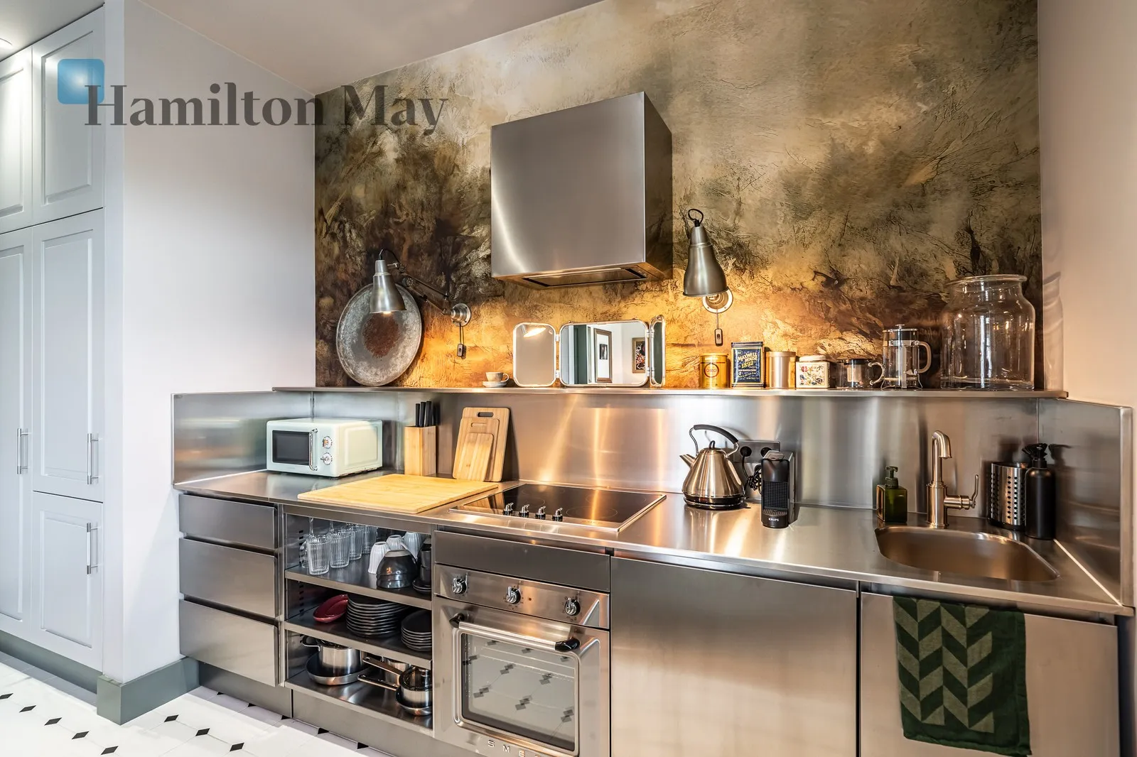 Level: 3 Price: 6900 PLN Bedrooms: 1 Bathrooms: 2 Size: 71m2 Price/m2: 97 PLN - slider