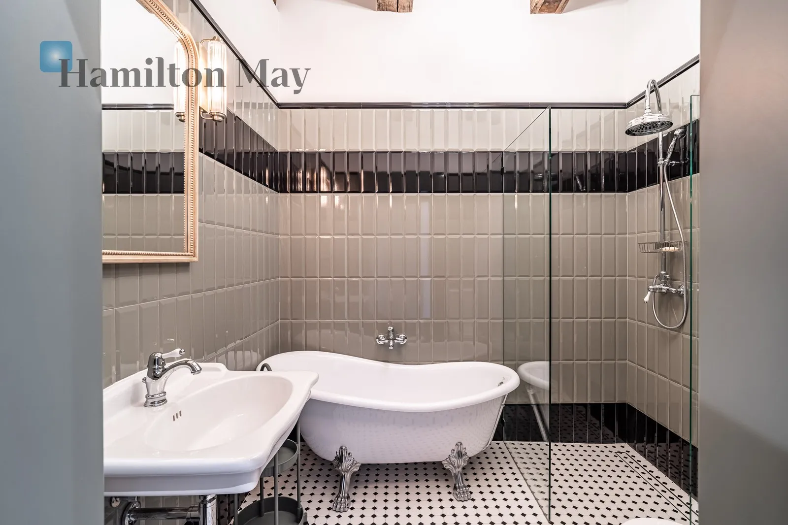 Bedrooms: 1 Bathrooms: 2 Size: 71m2 - slider