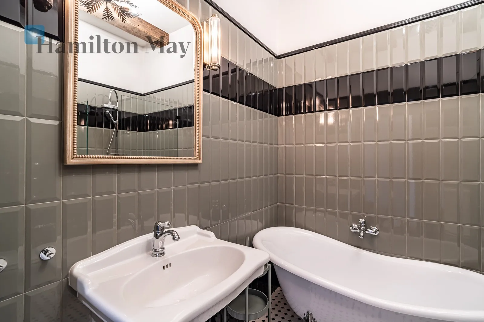 Bathrooms: 2 Size: 71m2 Price/m2: 97 PLN - slider