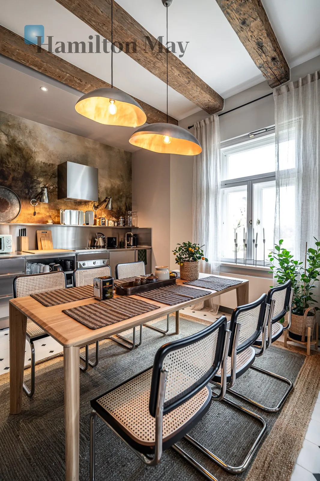 Distance to centre: 0.29 km Level: 3 Price: 6900 PLN Bedrooms: 1 - slider